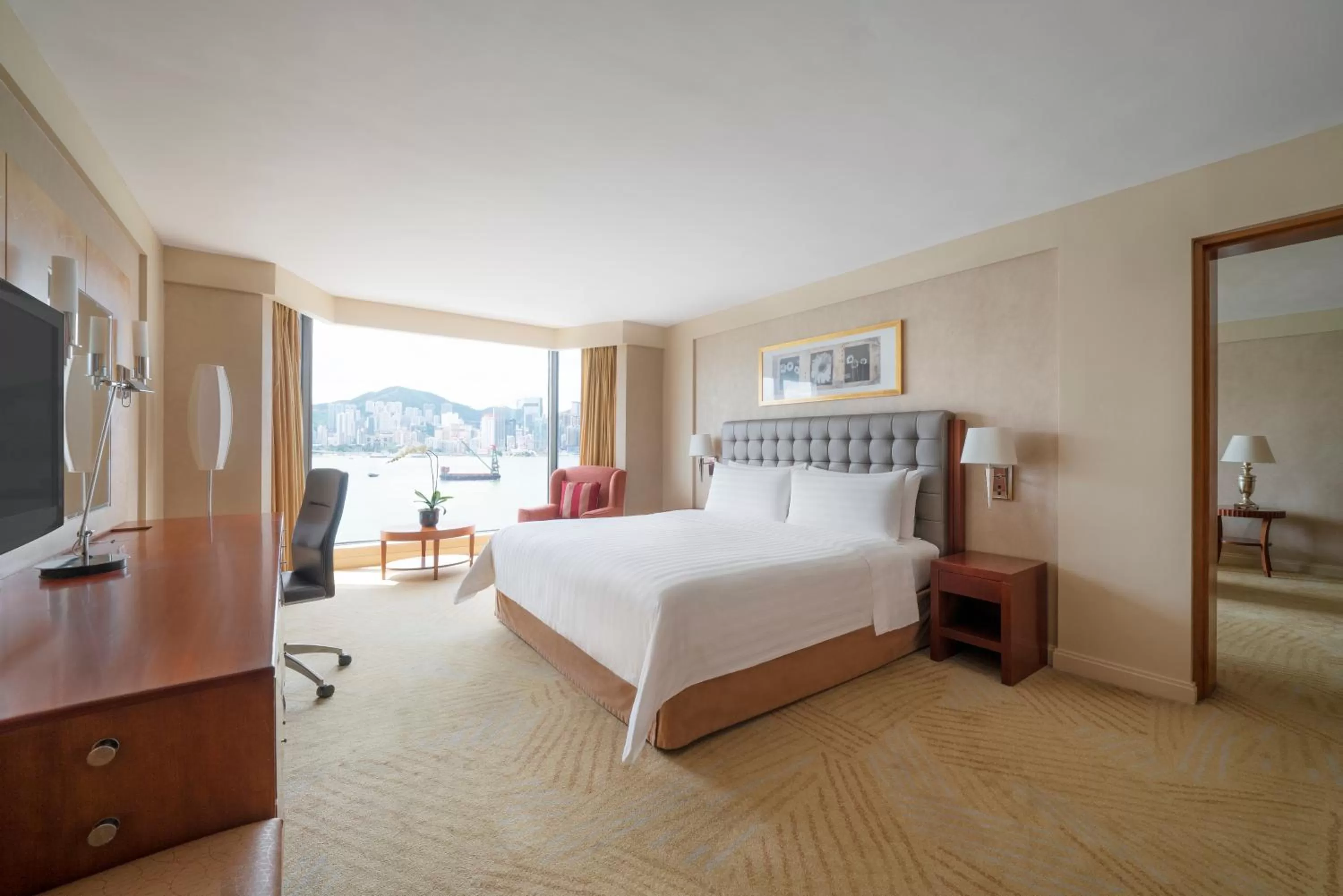 Harbor View Suite in Kowloon Shangri-La, Hong Kong