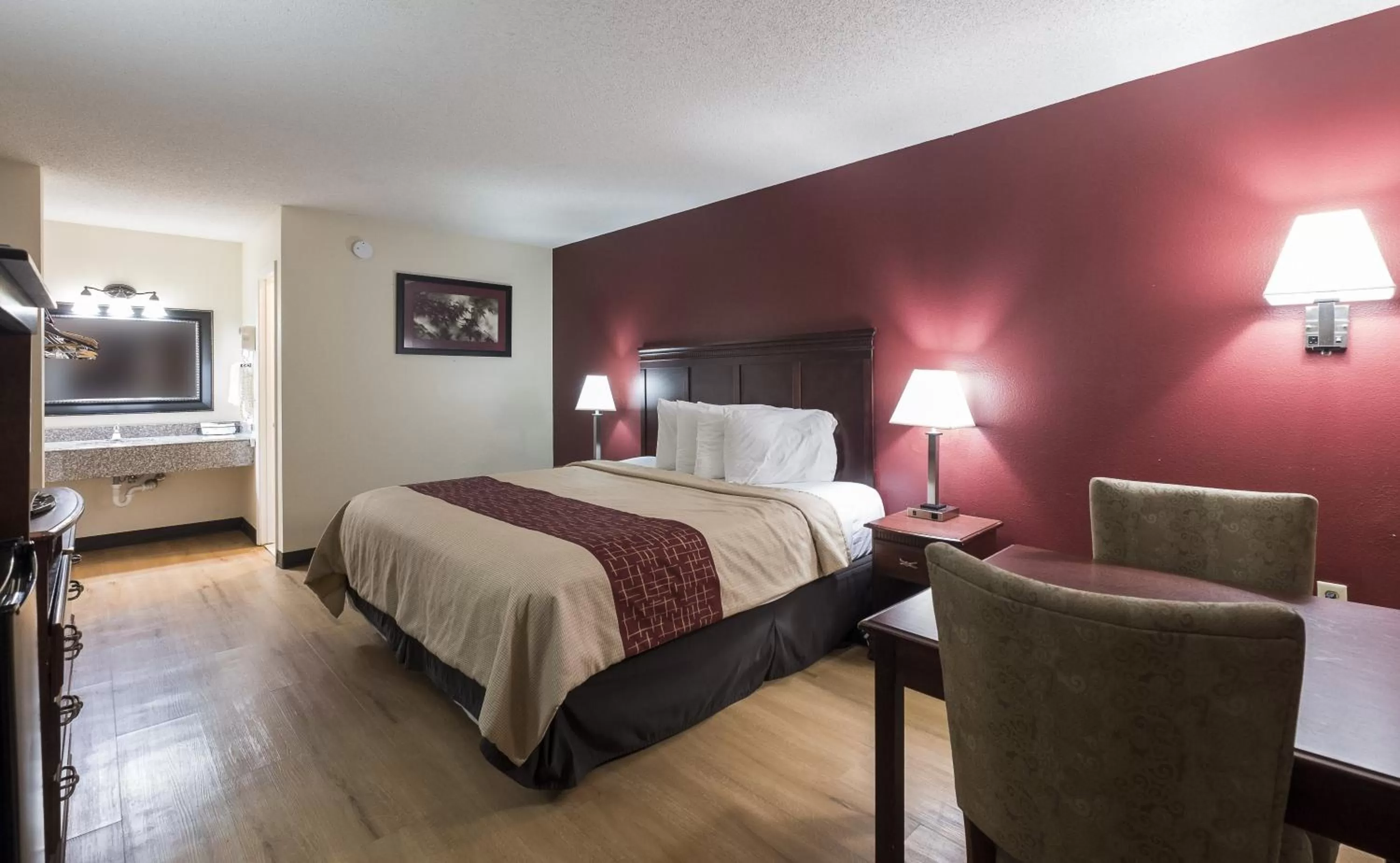 Superior King Room - Disability Access/Non-Smoking in Red Roof Inn Chipley