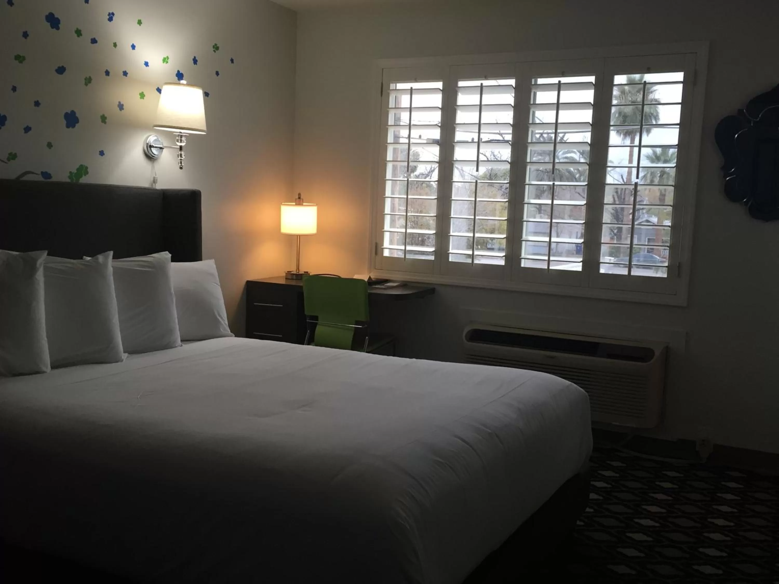 Queen Room in University Inn ASU/Tempe