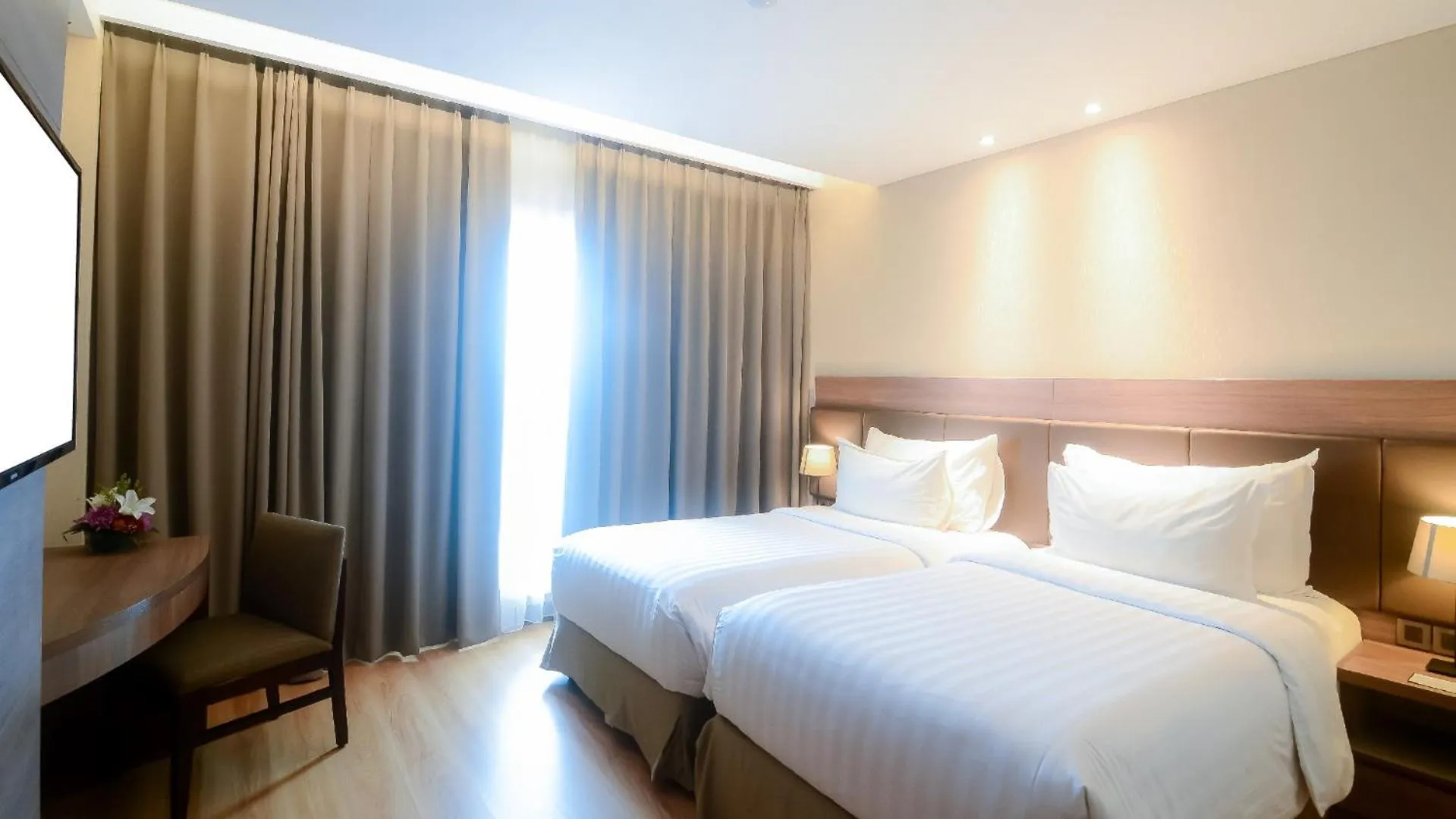 Deluxe Twin Room in The Excelton Hotel