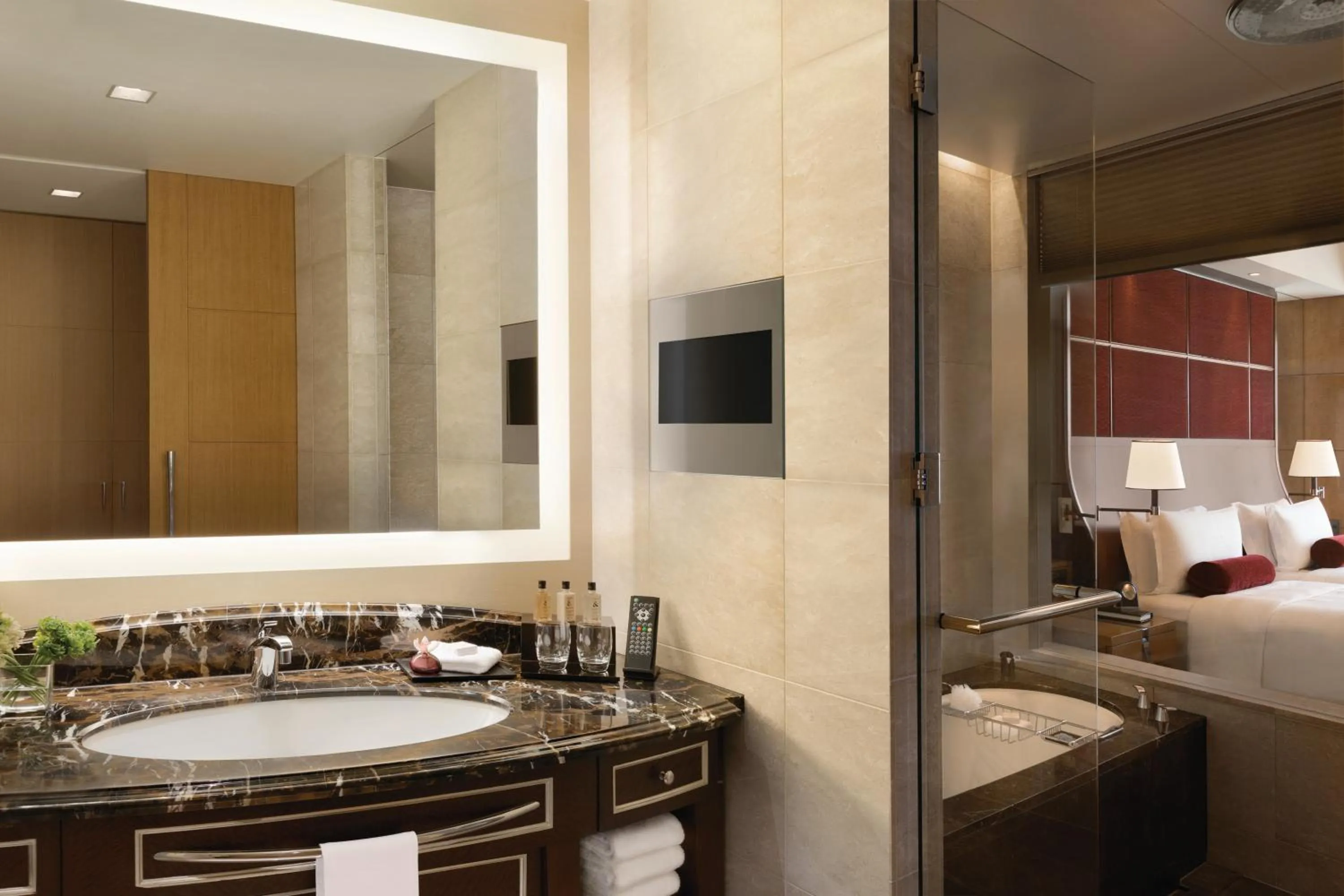  Deluxe Imperial Garden View King Room in Shangri-La Tokyo