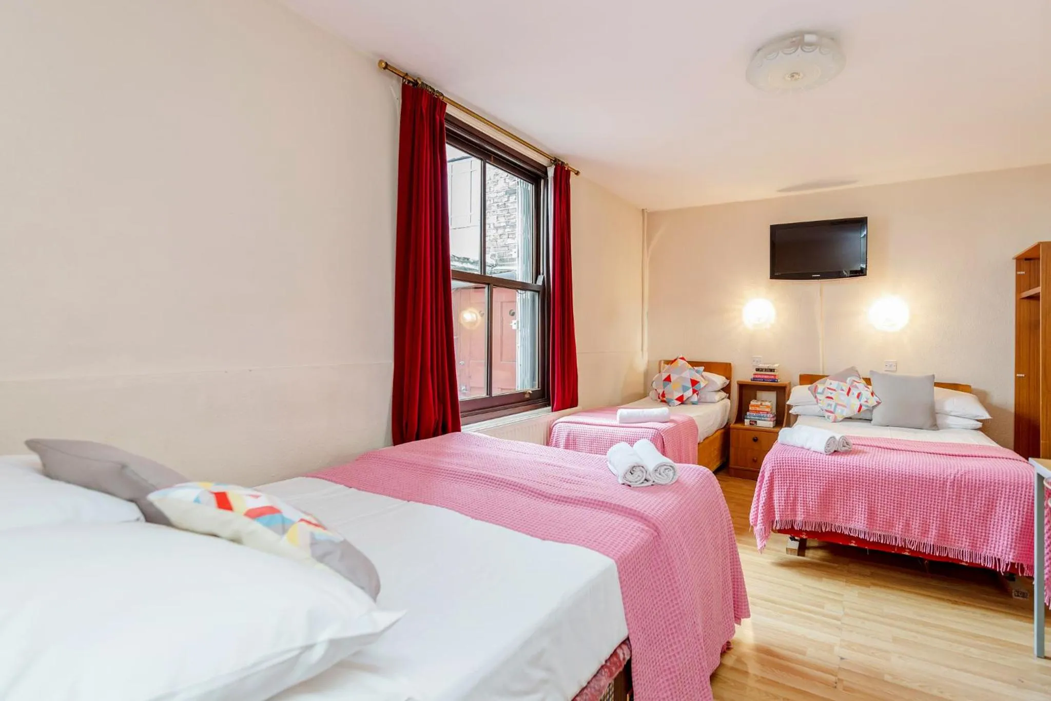 Family Room with Private Bathroom in Russell Square Hotel