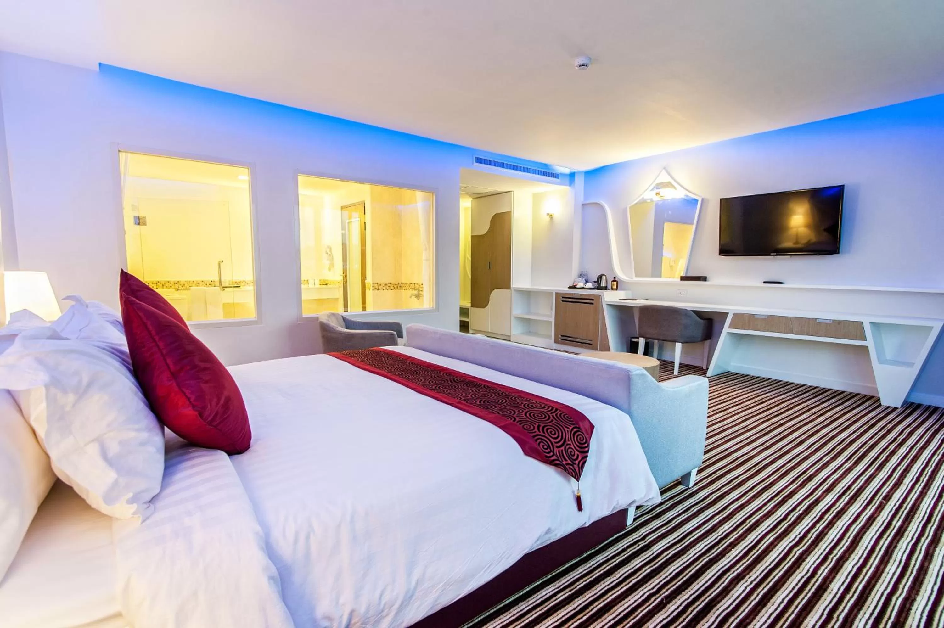 King Room with Balcony in The Paradiso JK Design Hotel