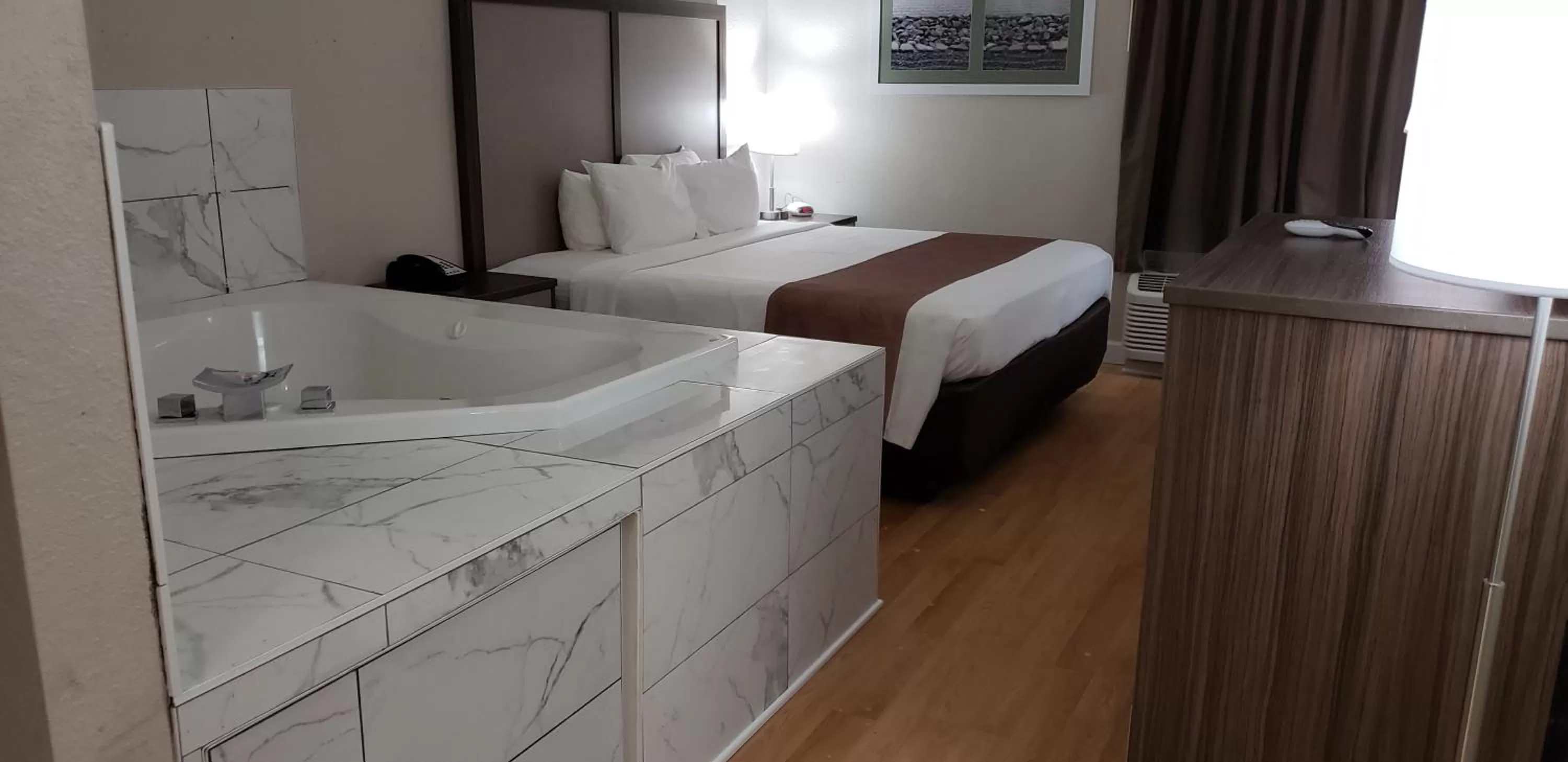 Superior King Room with Whirlpool - Non Smoking in Quality Inn