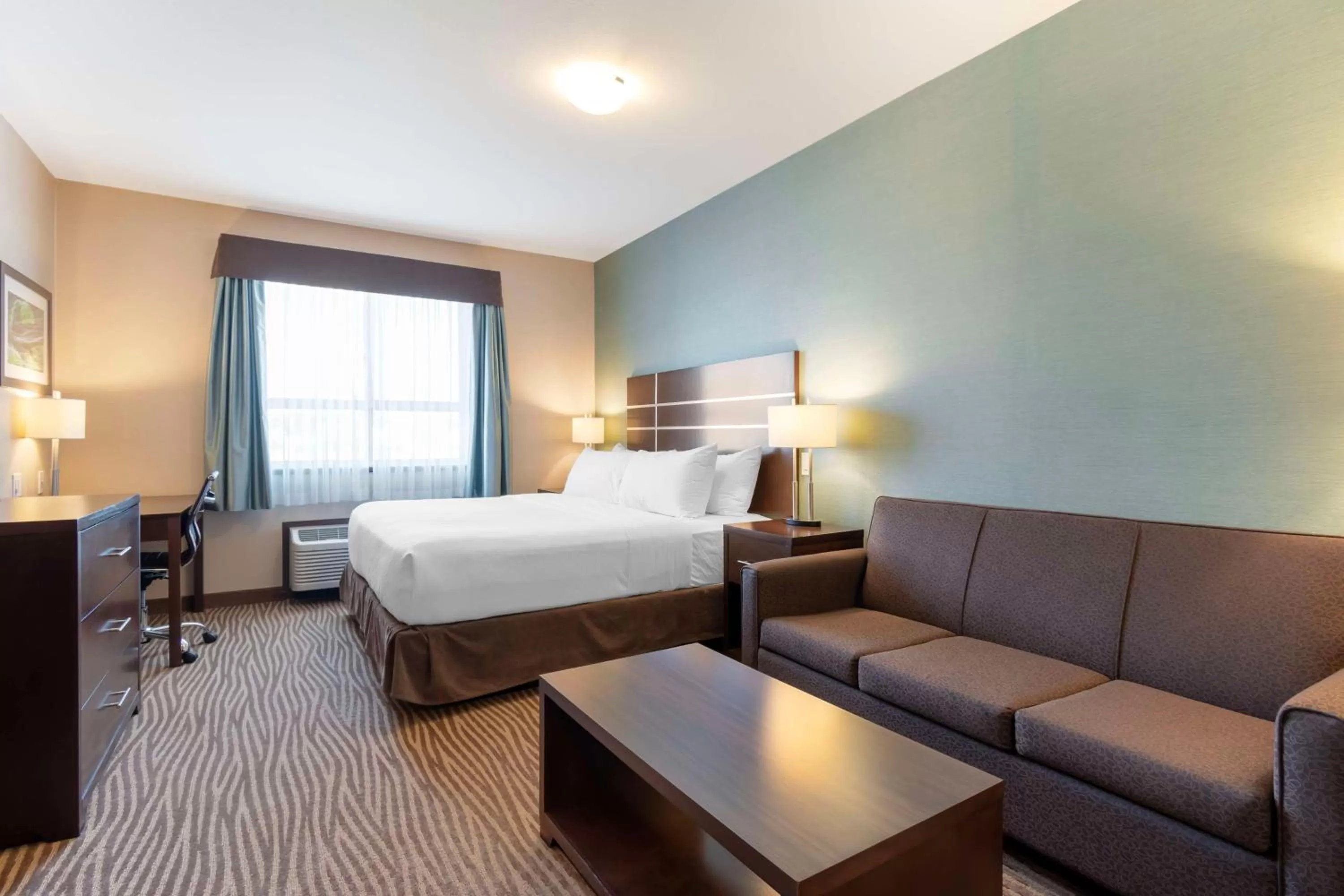 King Room - Non-Smoking in Best Western Plus Moosomin Hotel