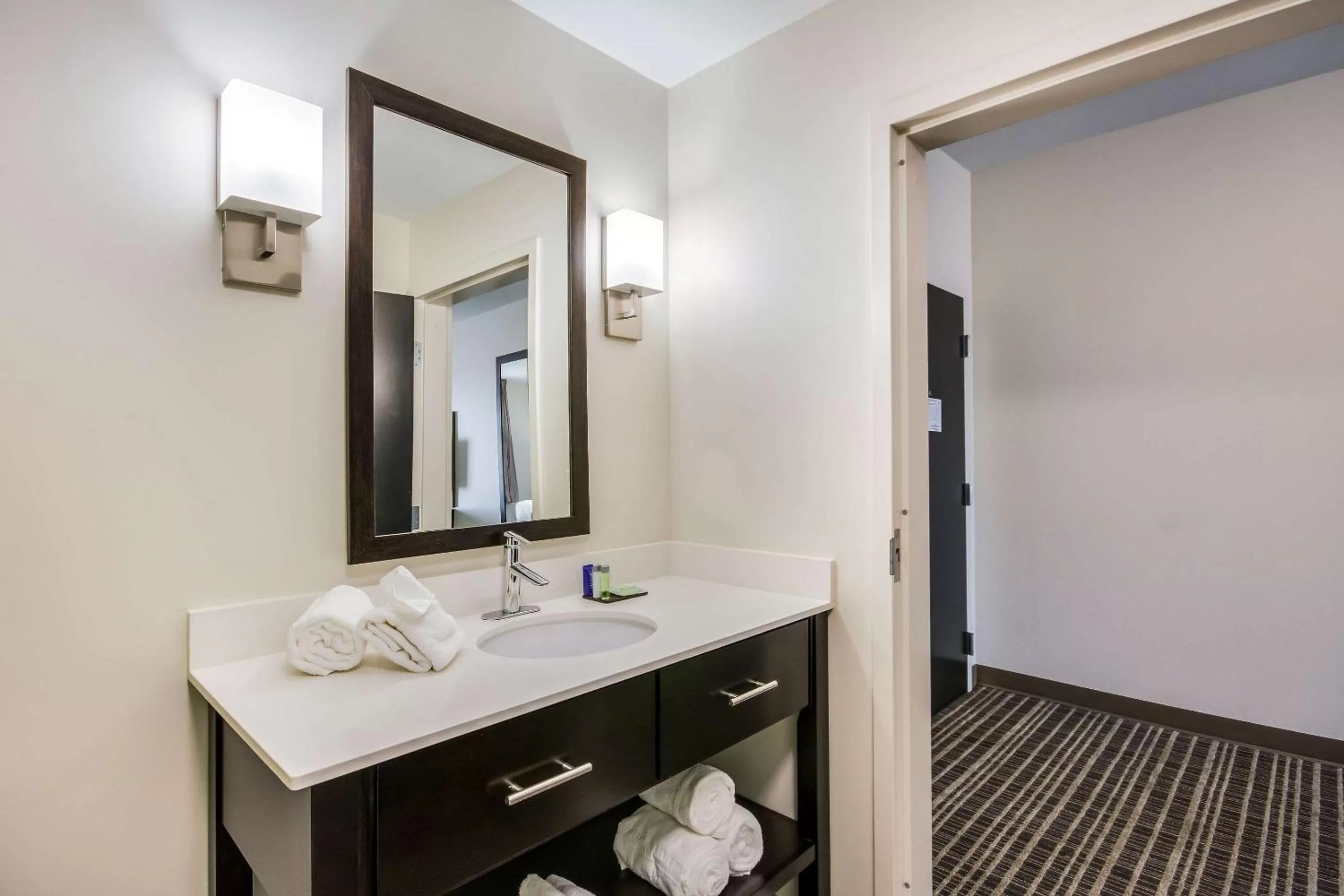 King Suite - Non-Smoking in Sleep Inn & Suites Yukon Oklahoma City