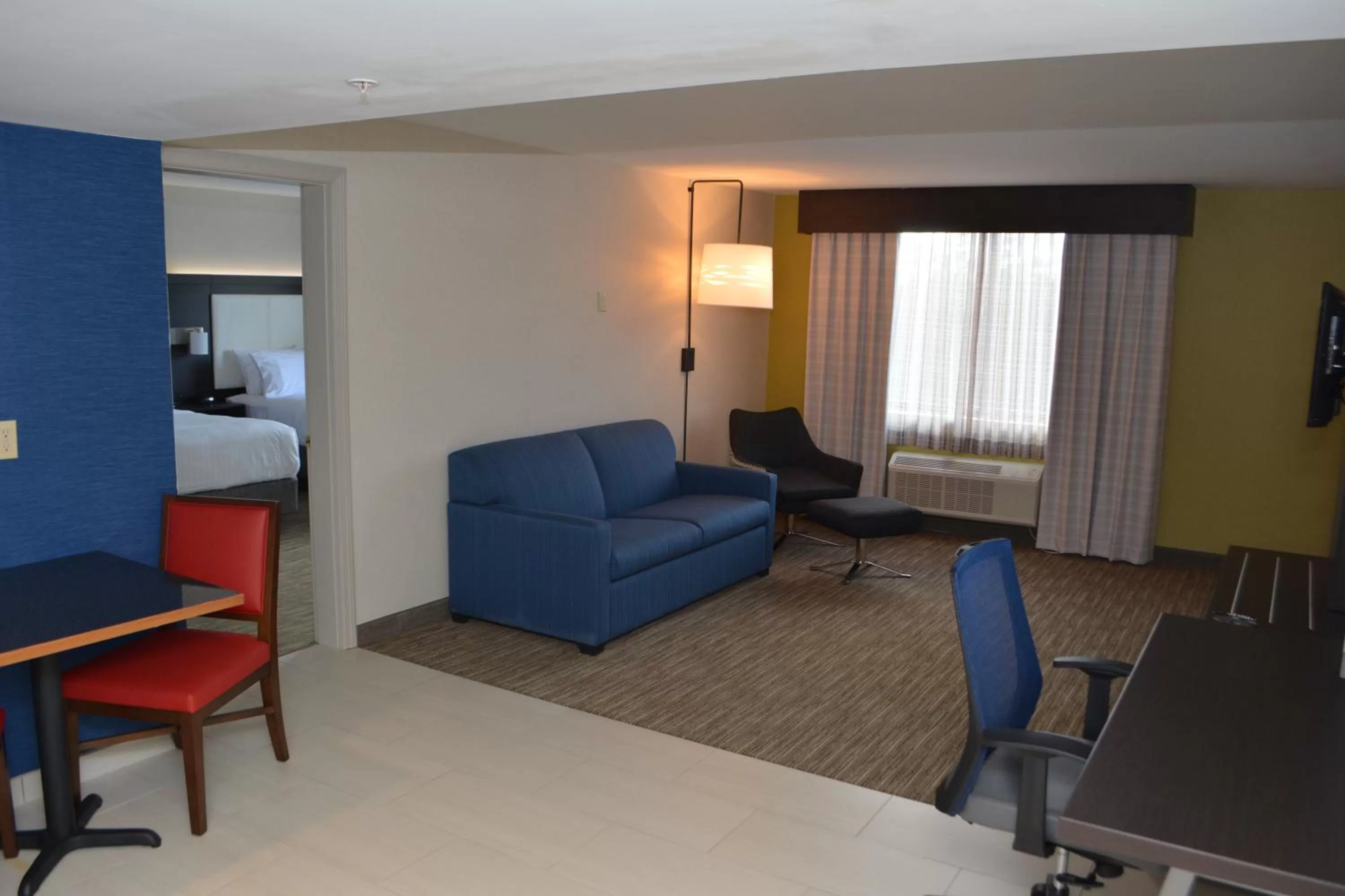 One-Bedroom Suite with Two Queen Beds in Holiday Inn Express & Suites Waterville - North by IHG