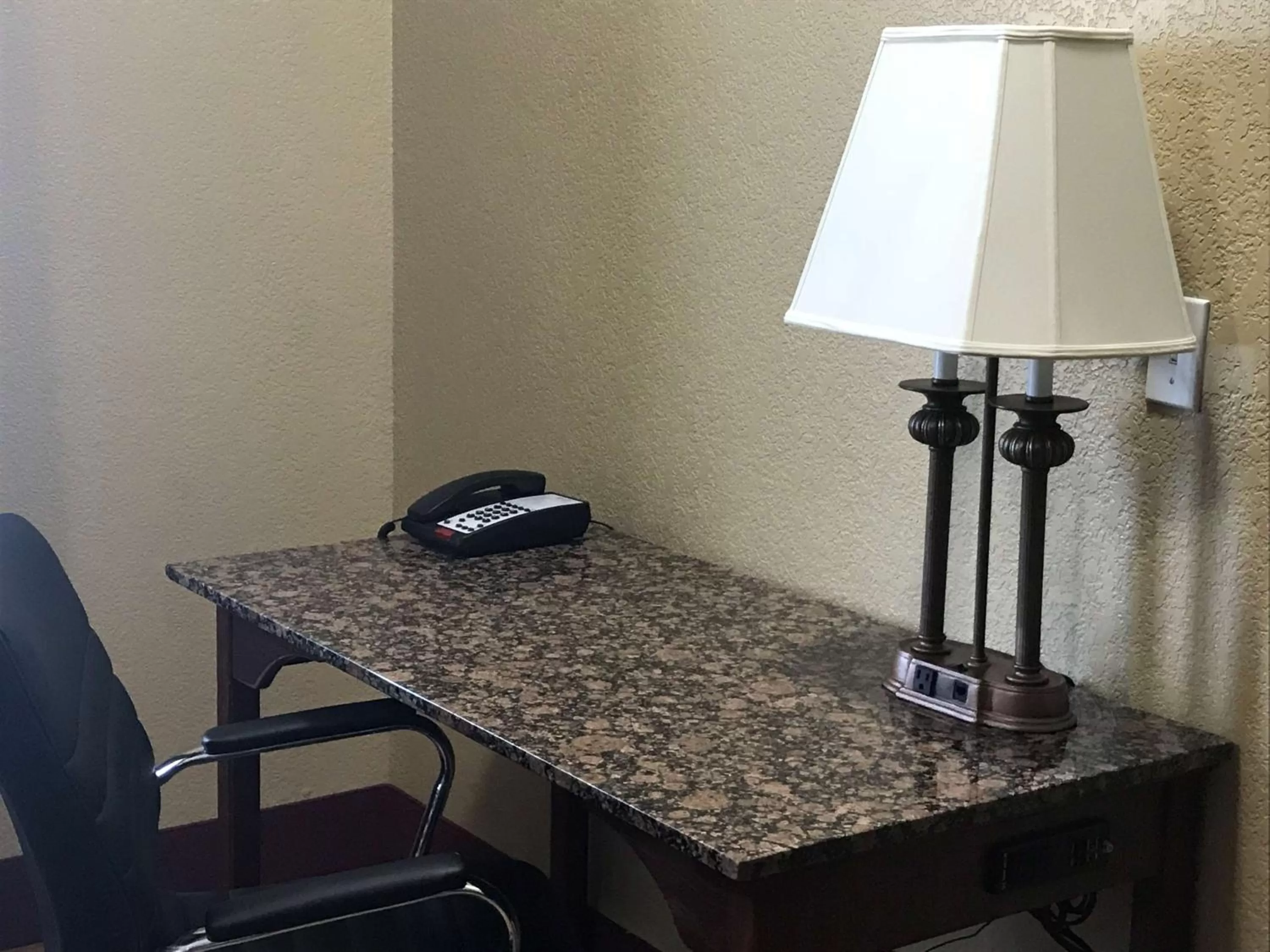 Executive King Suite - Smoking in Best Western Plus Oklahoma City Yukon