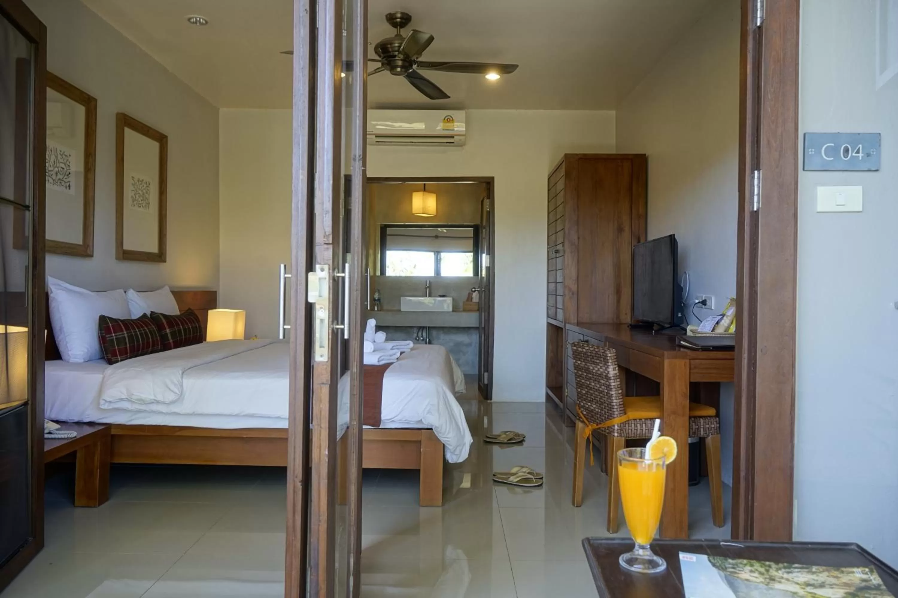 Superior Double Room in Yoma Hotel, Pai