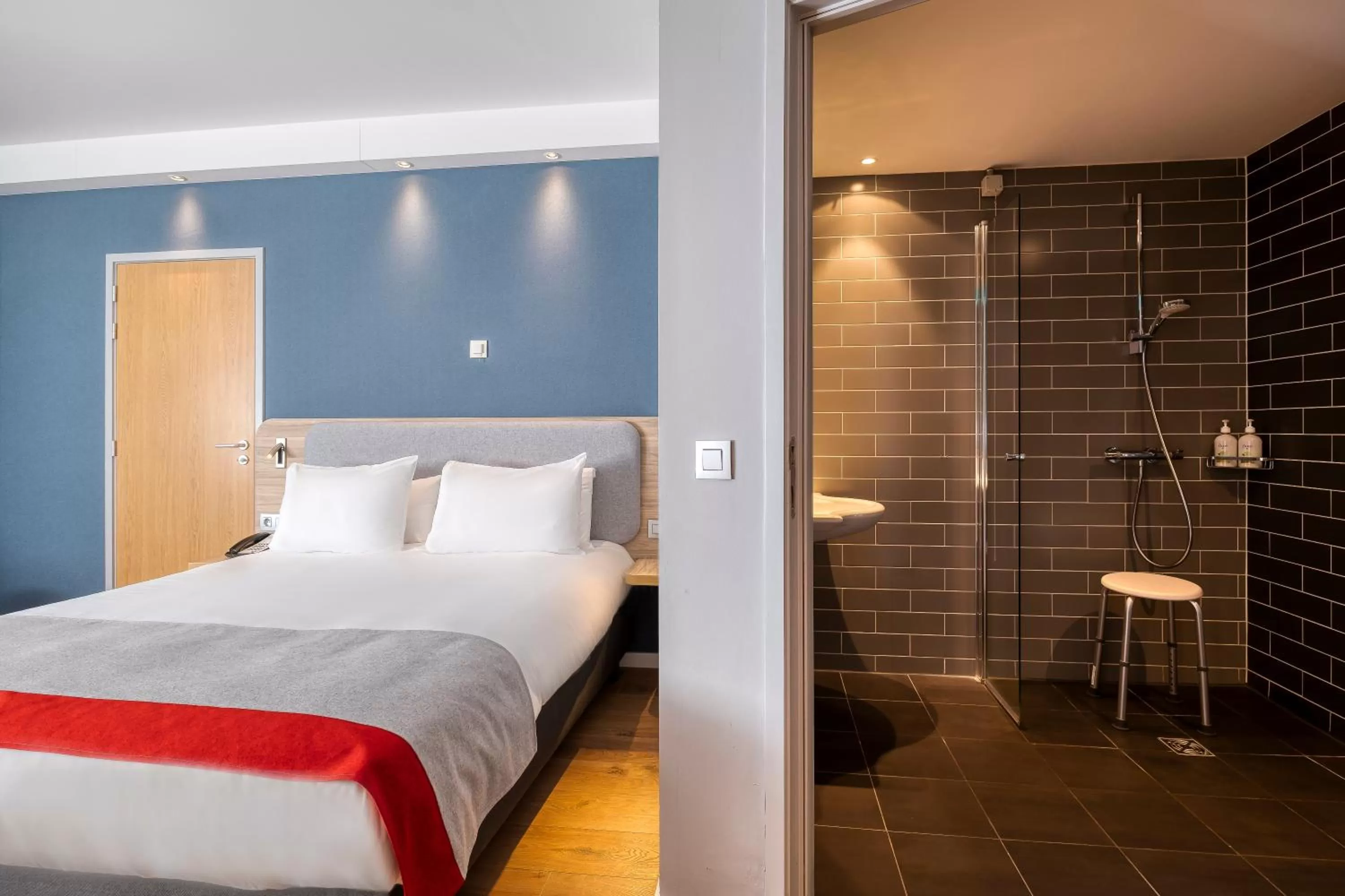 Standard Double Room - Mobility Access in Holiday Inn Express Mechelen City Centre by IHG