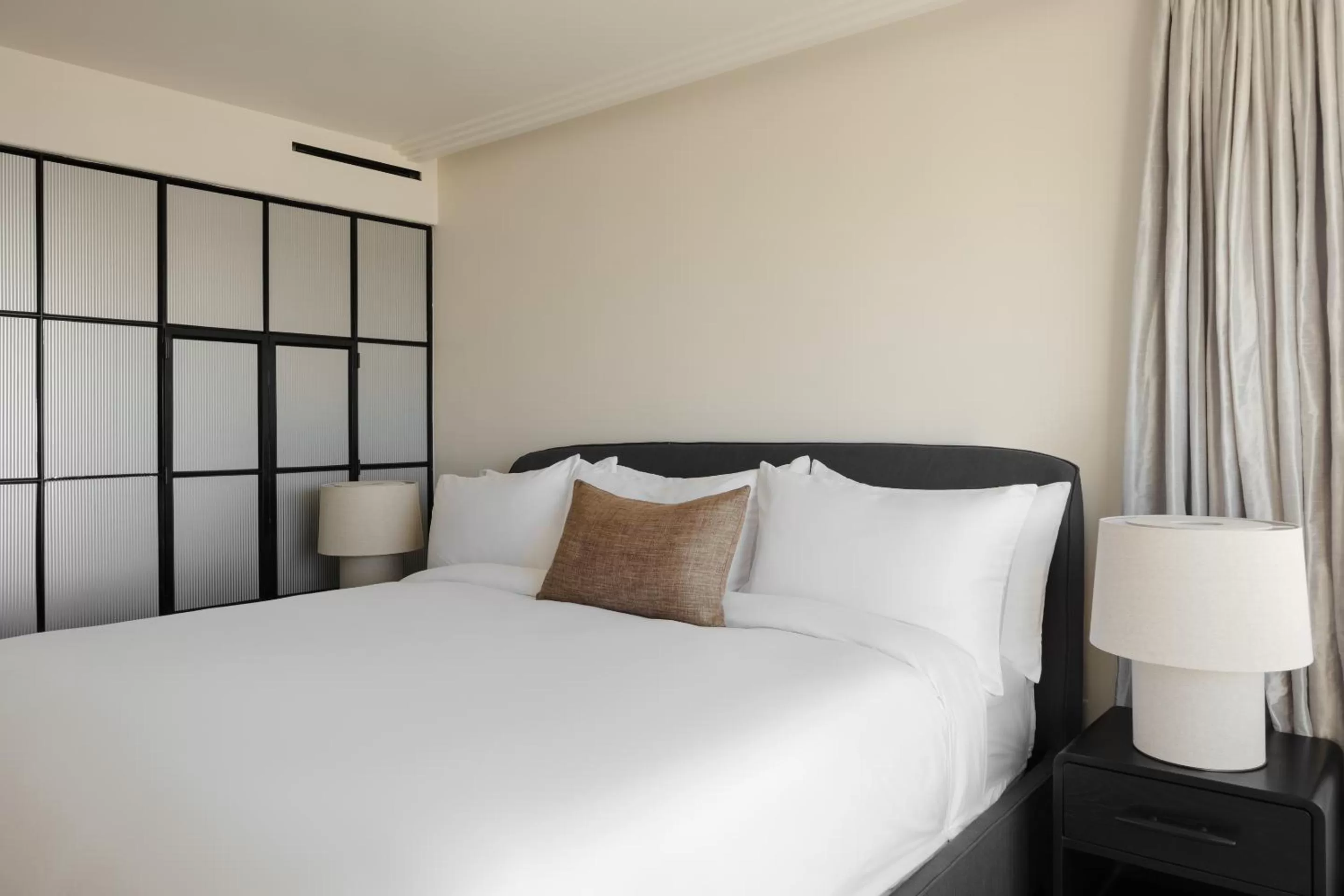 King Suite in Sonder The Beacon