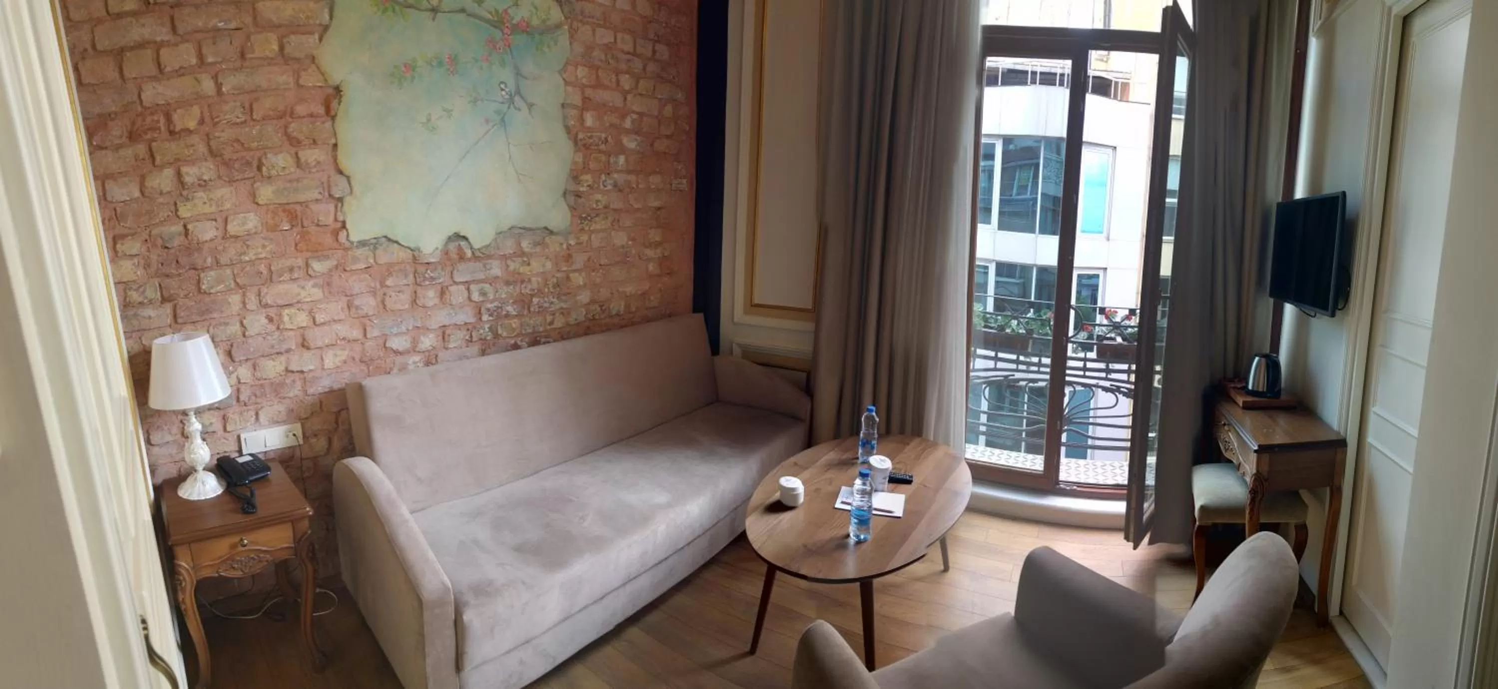 Suite with Balcony in Hotel Pera Parma