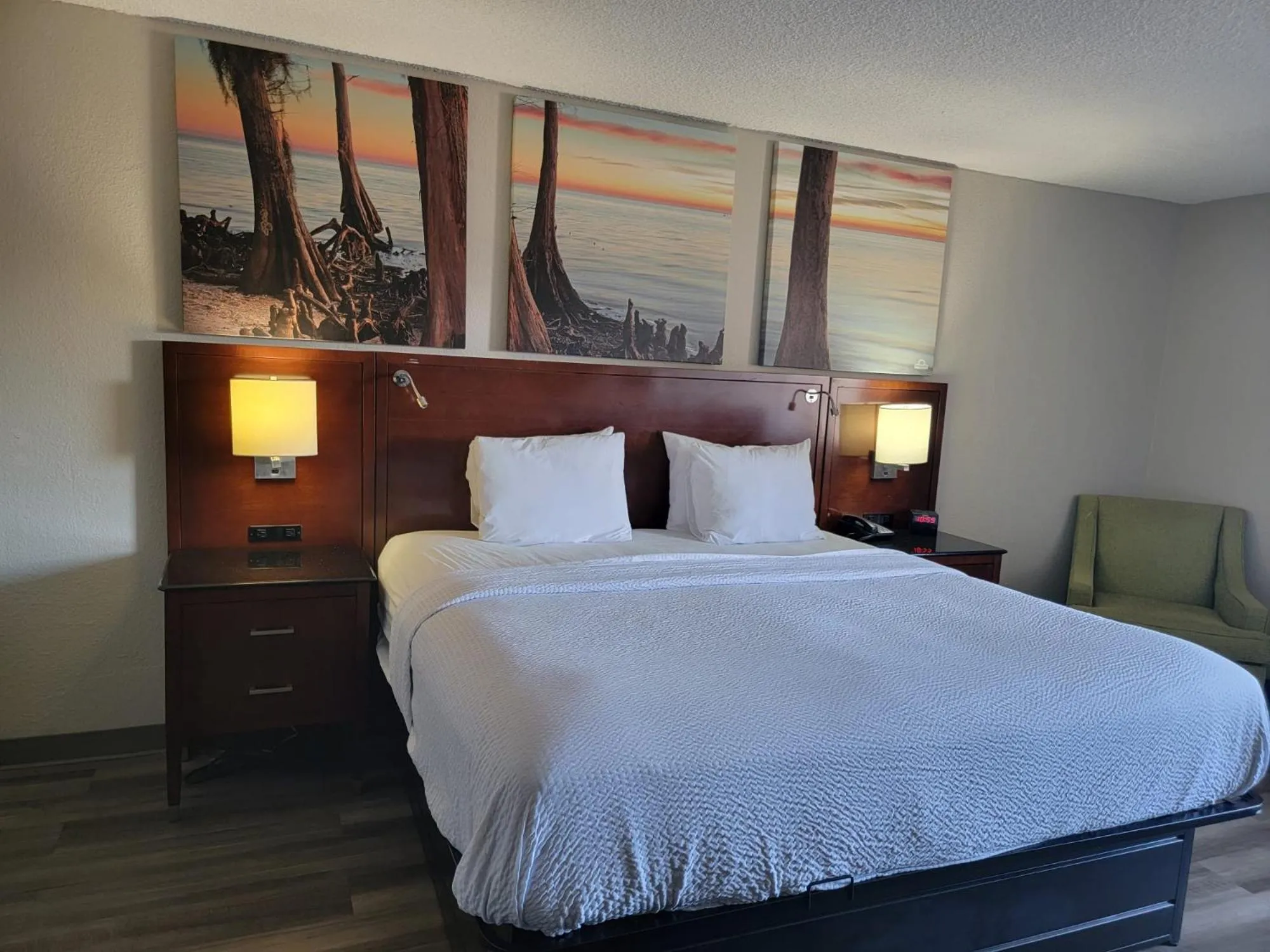 King Room - Non-Smoking in Days Inn by Wyndham Dothan