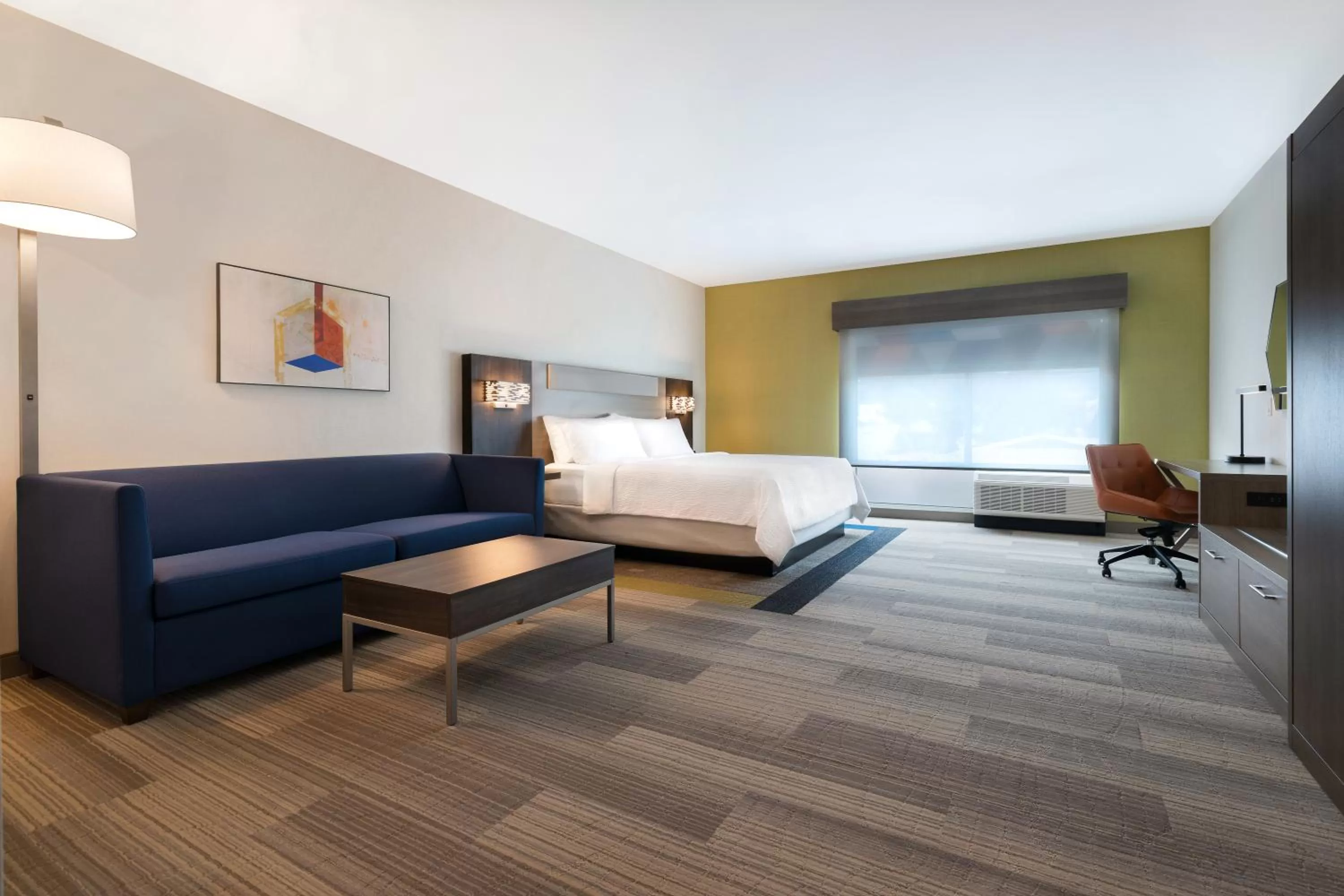 King Suite in Holiday Inn Express & Suites - Glendale Downtown
