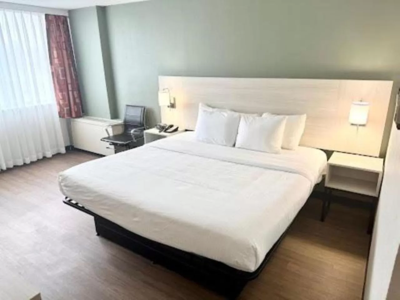 King Room - Non-Smoking in Quality Inn & Suites East Syracuse - Carrier Circle
