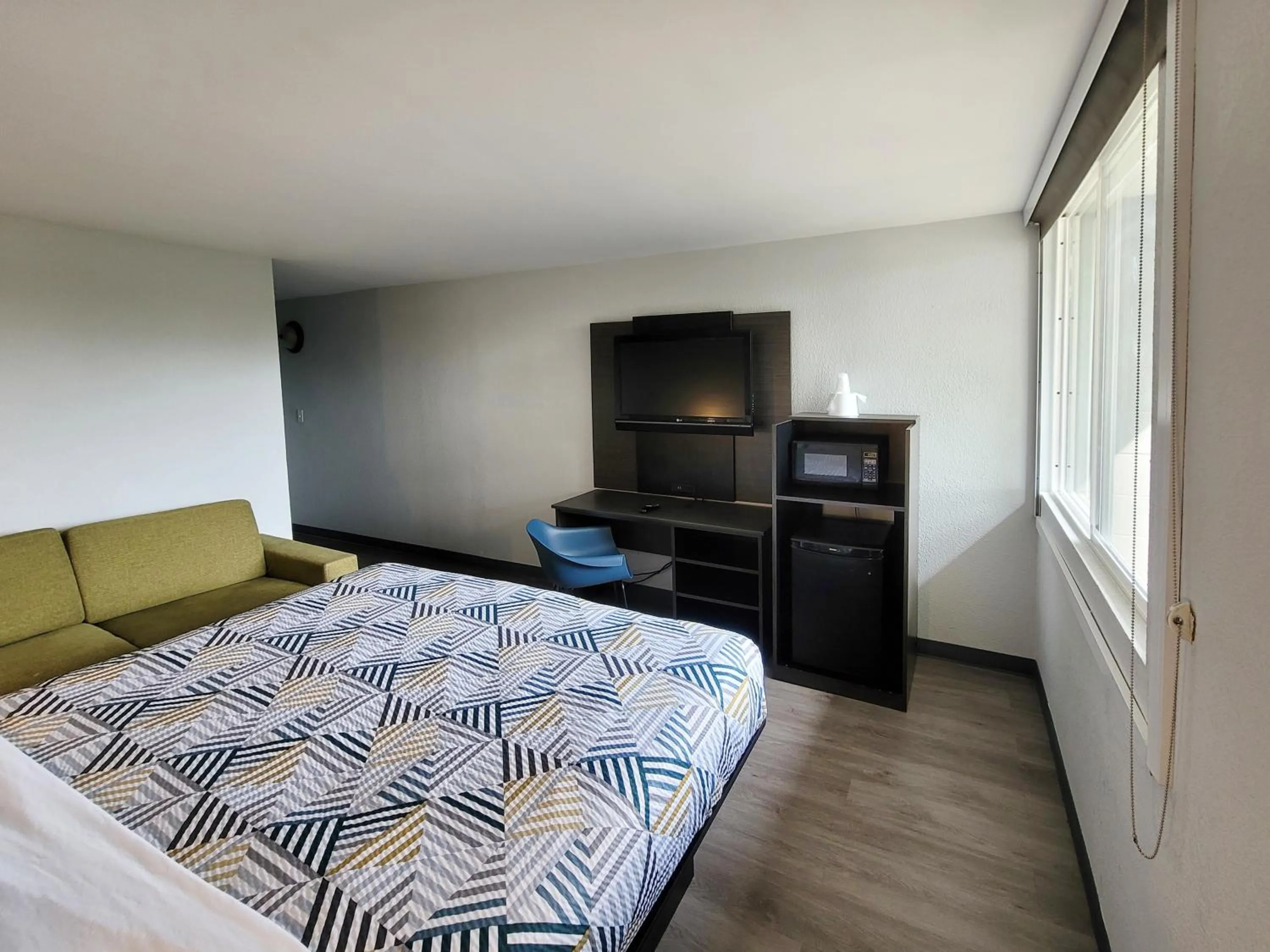 King Room - single occupancy - Non-Smoking in Motel 6 Jackson, TN