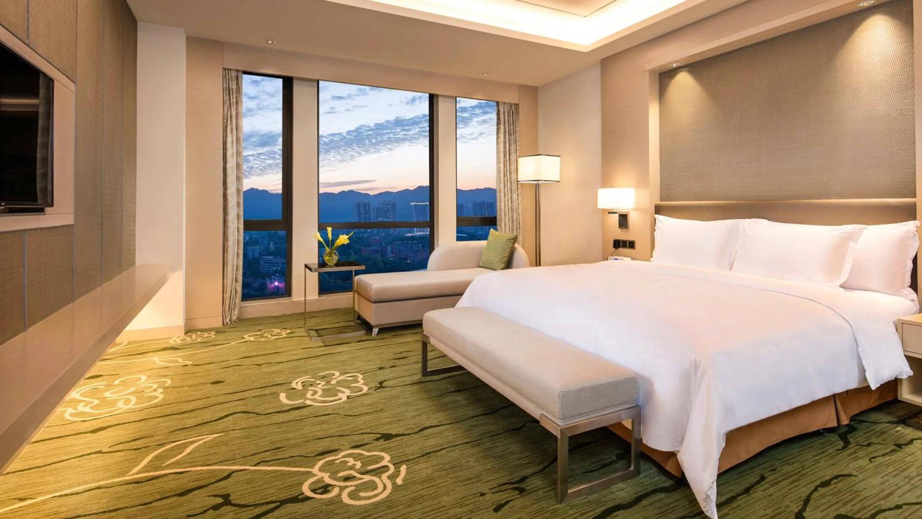 One-Bedroom Suite with City View in Holiday Inn Chongqing University Town by IHG