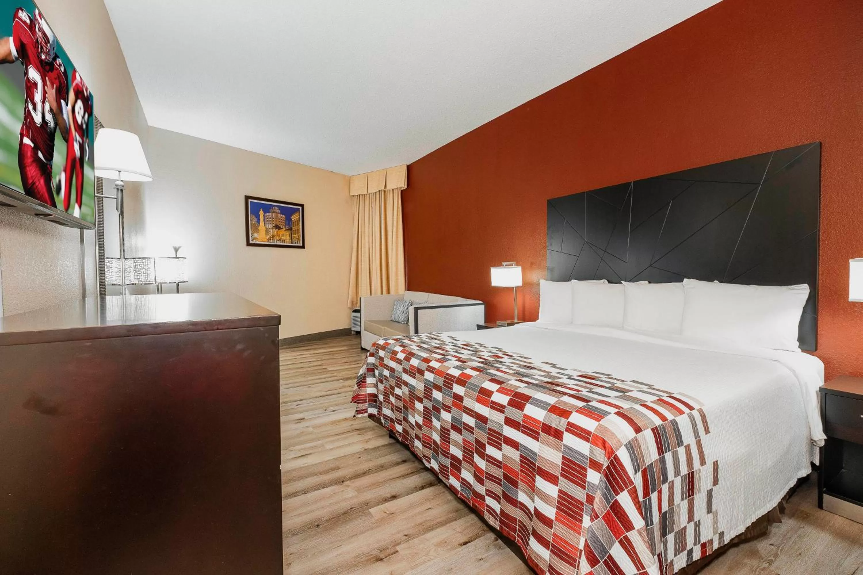 Superior King Room with Sofa Bed Non-Smoking in Red Roof Inn & Suites Macon