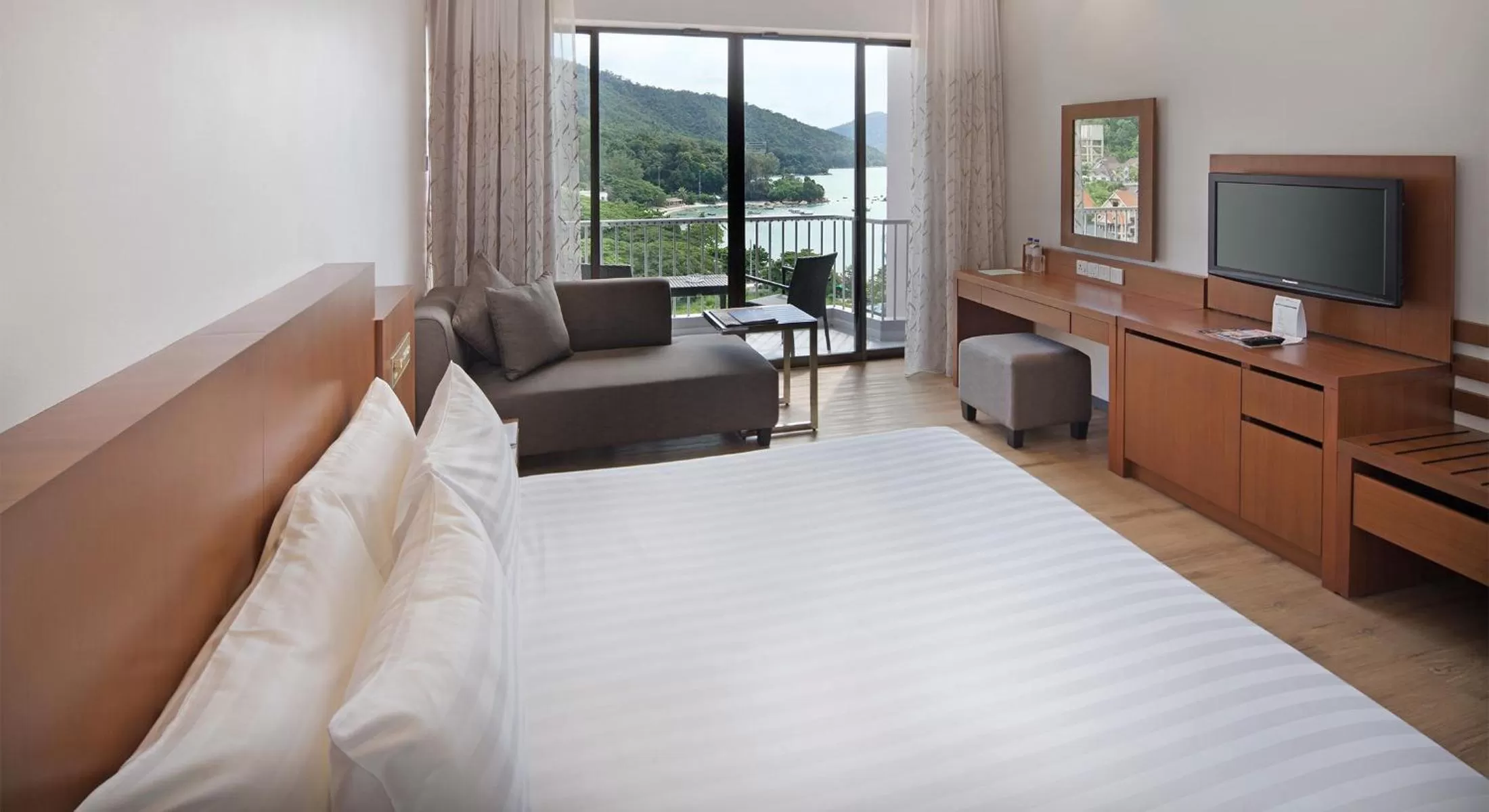 Grand Deluxe Double with Sea View in The Bayview Beach Resort