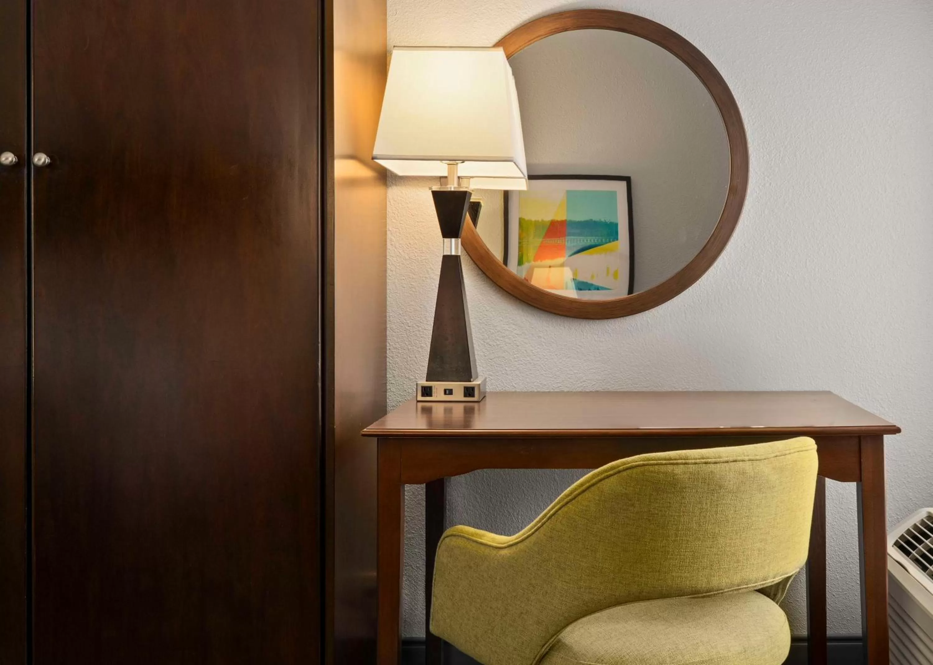 King Room with King Bed - Non-Smoking in Hampton Inn & Suites Newport News-Airport - Oyster Point Area