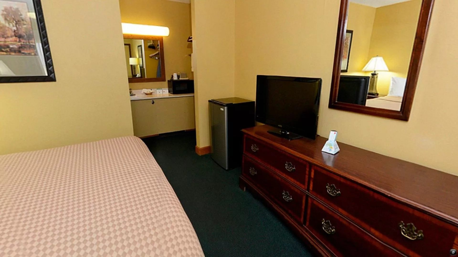 Queen Room - Smoking in Americas Best Value Inn Iola