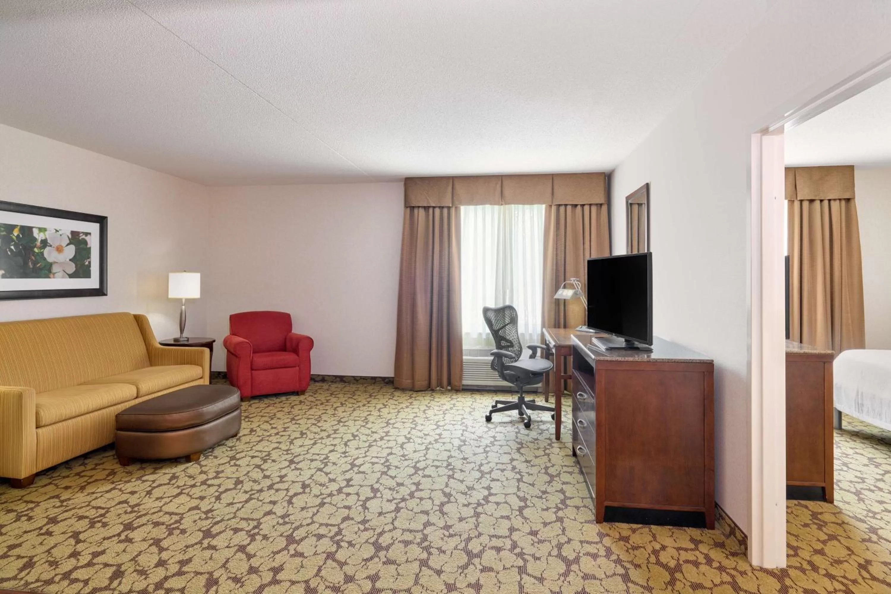 Junior King Suite with Roll-In Shower - Mobility Access in Hilton Garden Inn Hershey