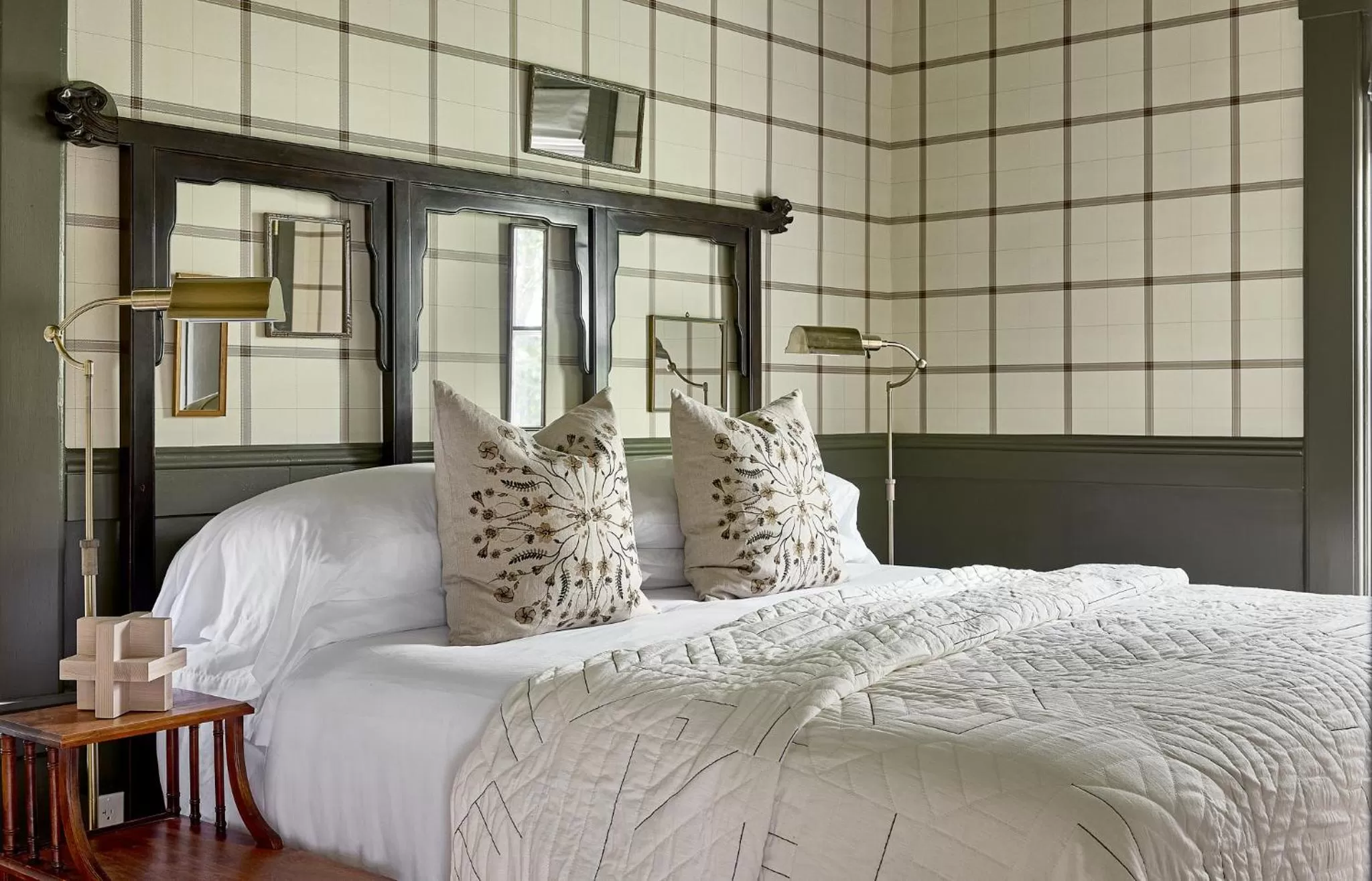 Room 8, King Bed, Suite in Blind Tiger Burlington