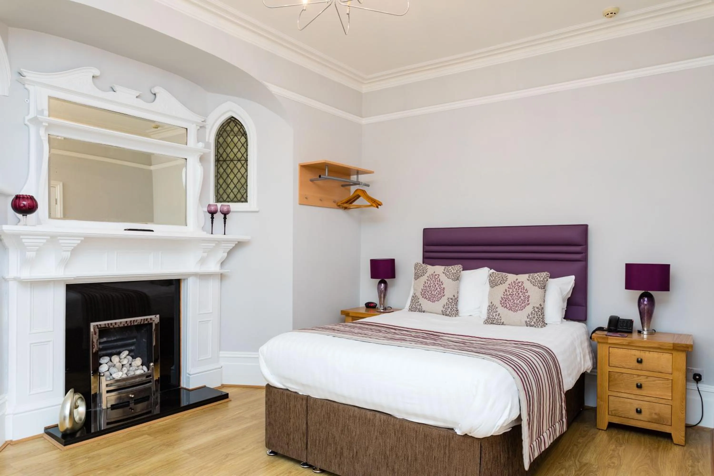 Ground Floor Superior Double Room in The Lawn Guest House Gatwick