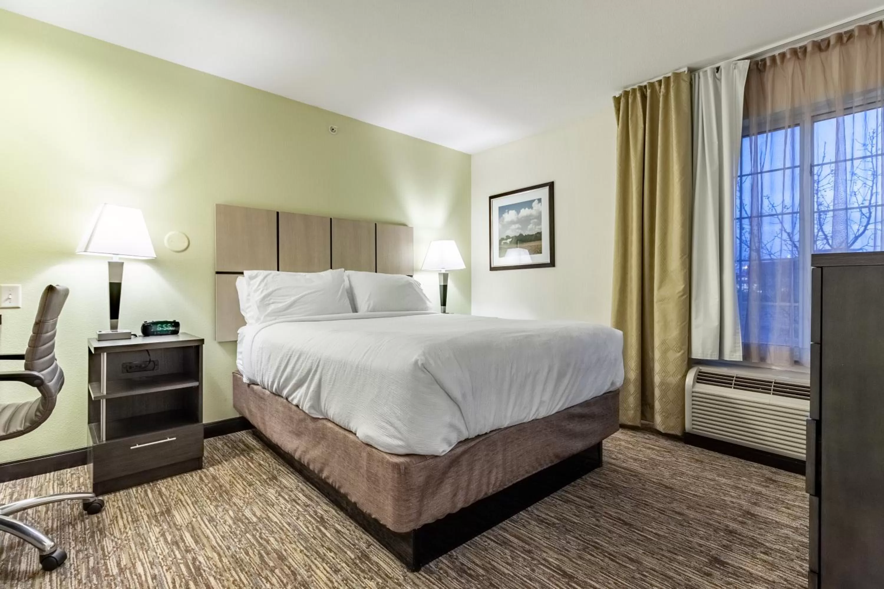 One-Bedroom King Room with Mobility Accessible Tub - Non-Smoking in Candlewood Suites Lincoln by IHG