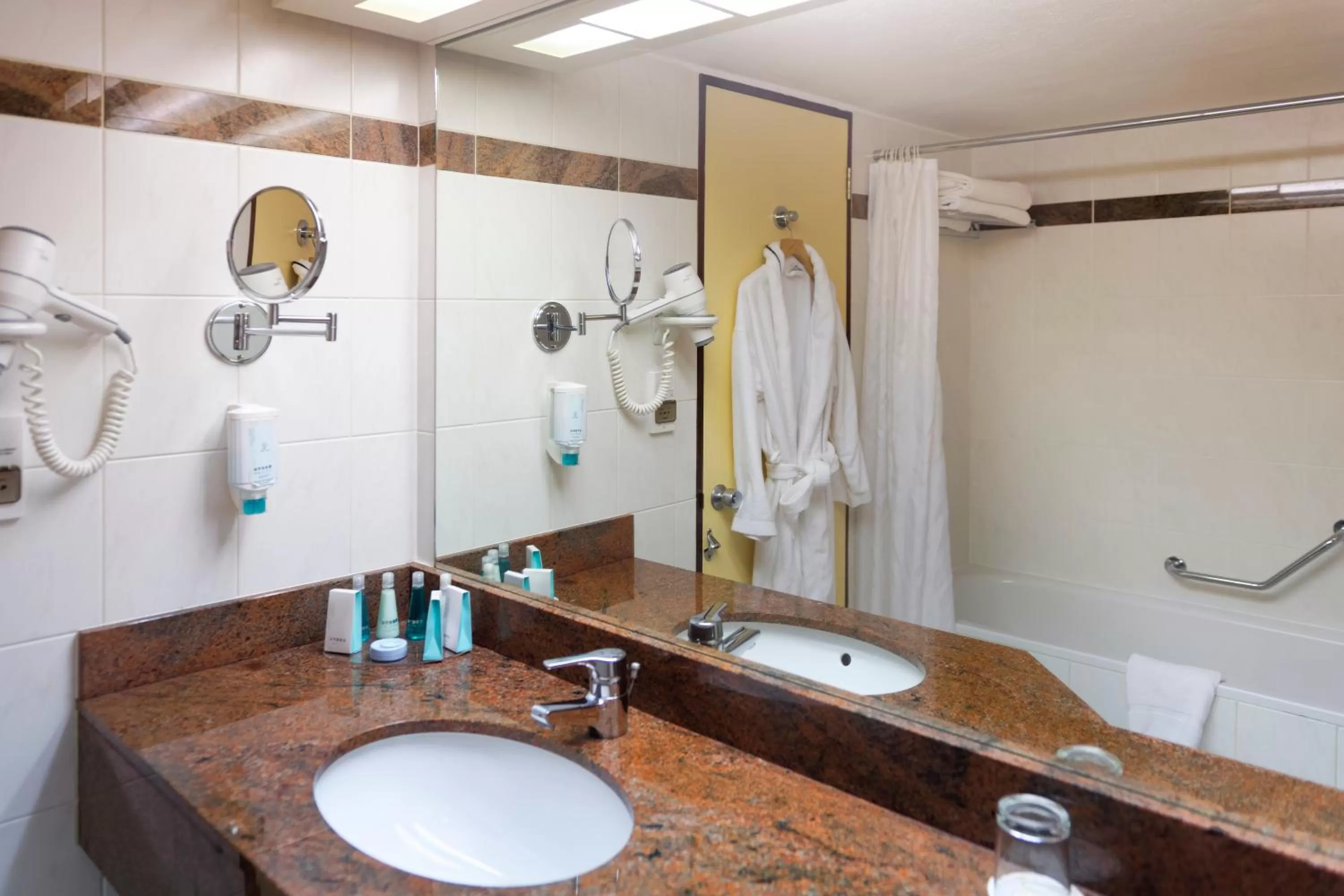 Double or Twin Room with Lake View in Carlton Madagascar