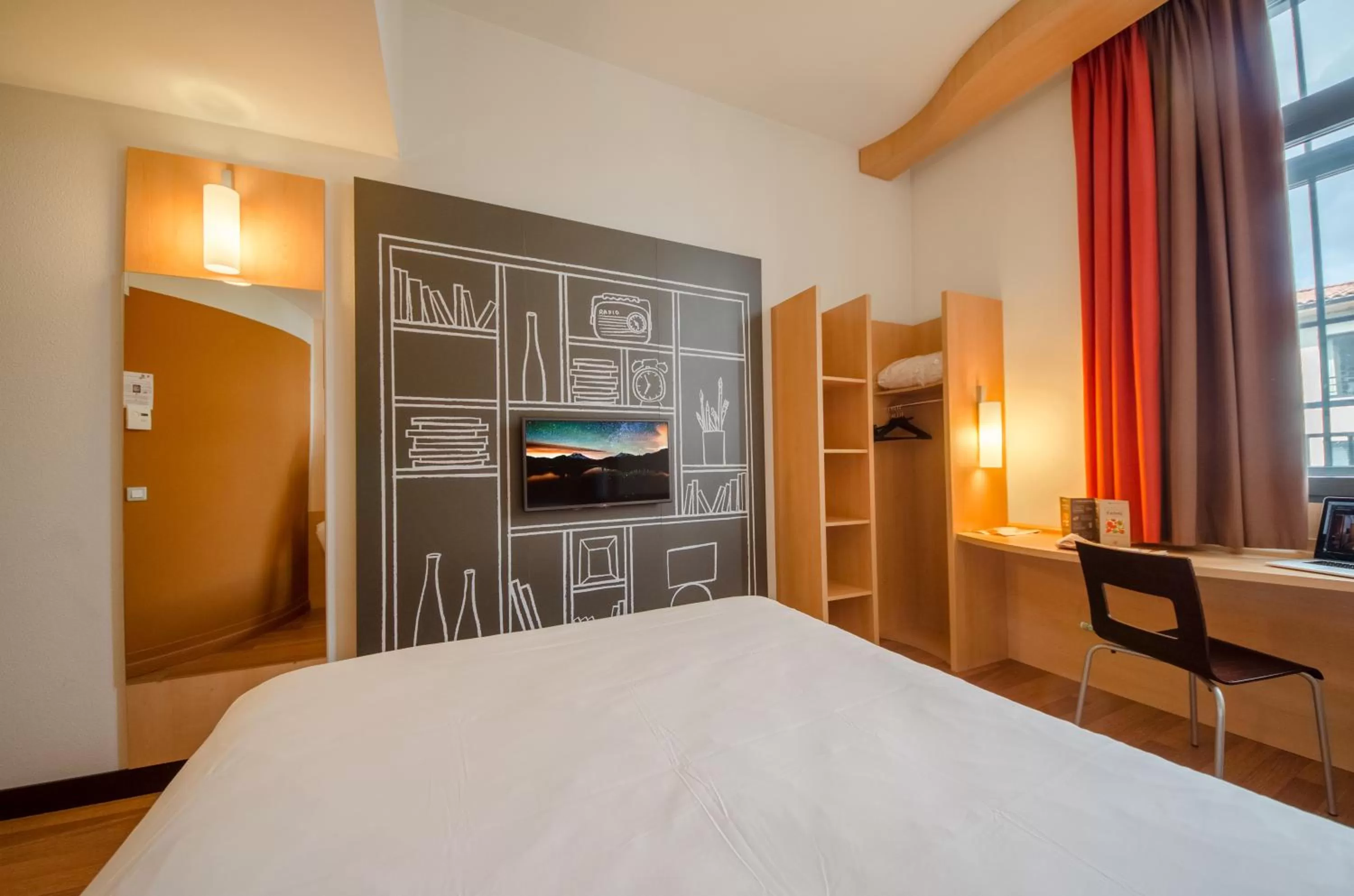 Standard Room with One Double Bed in Ibis Sarlat Centre