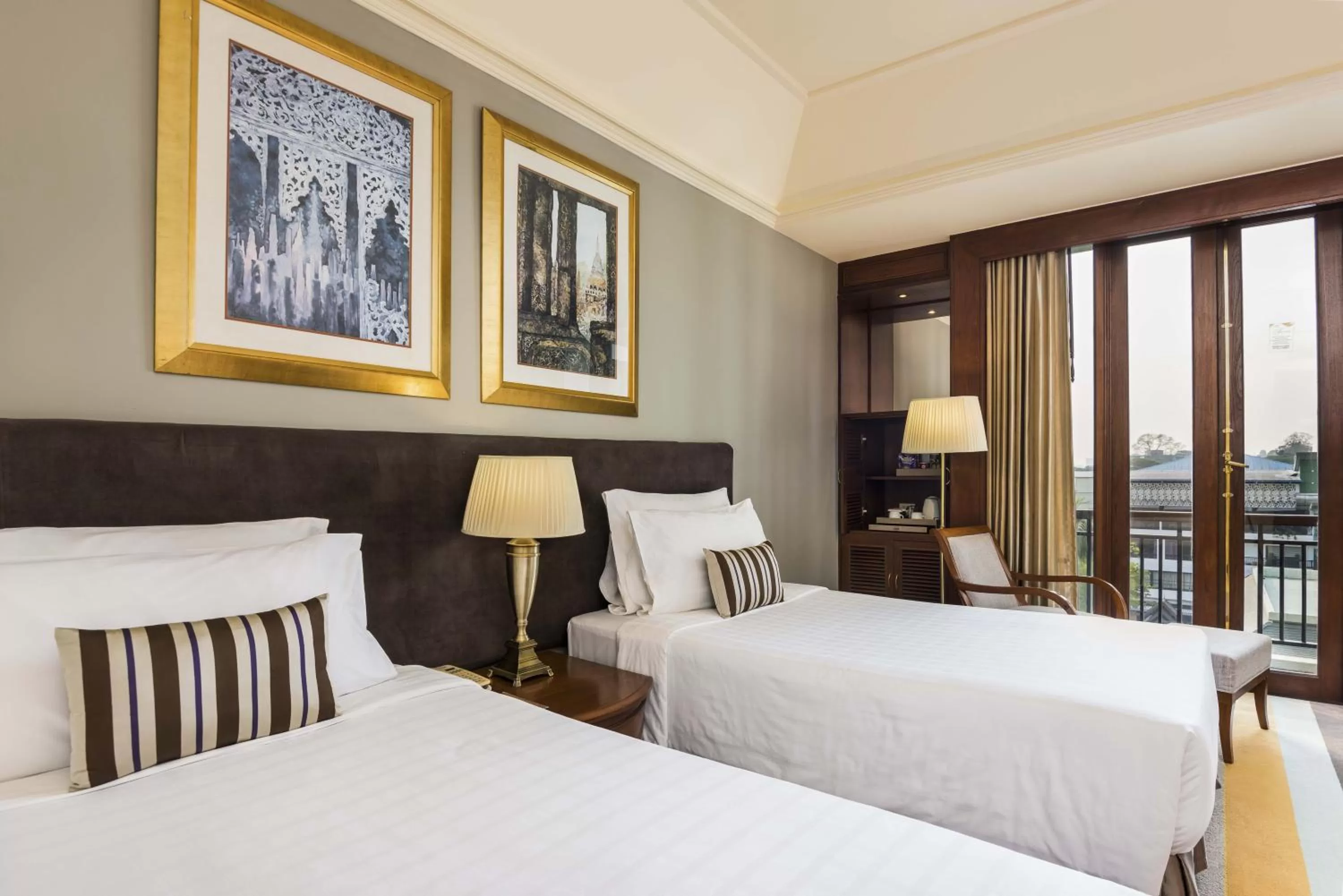 Grand Deluxe Room Lake or Pagoda View - King in Chatrium Hotel Royal Lake Yangon