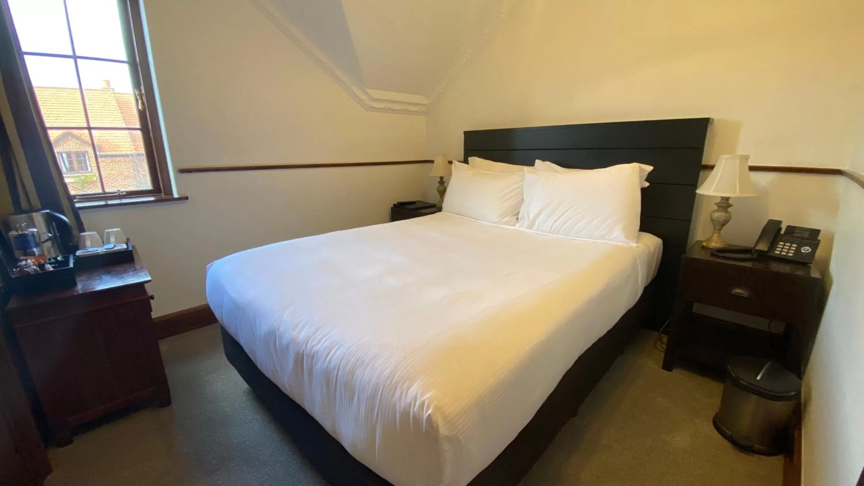 Queen Room in Grand Arden Monaco Nelson