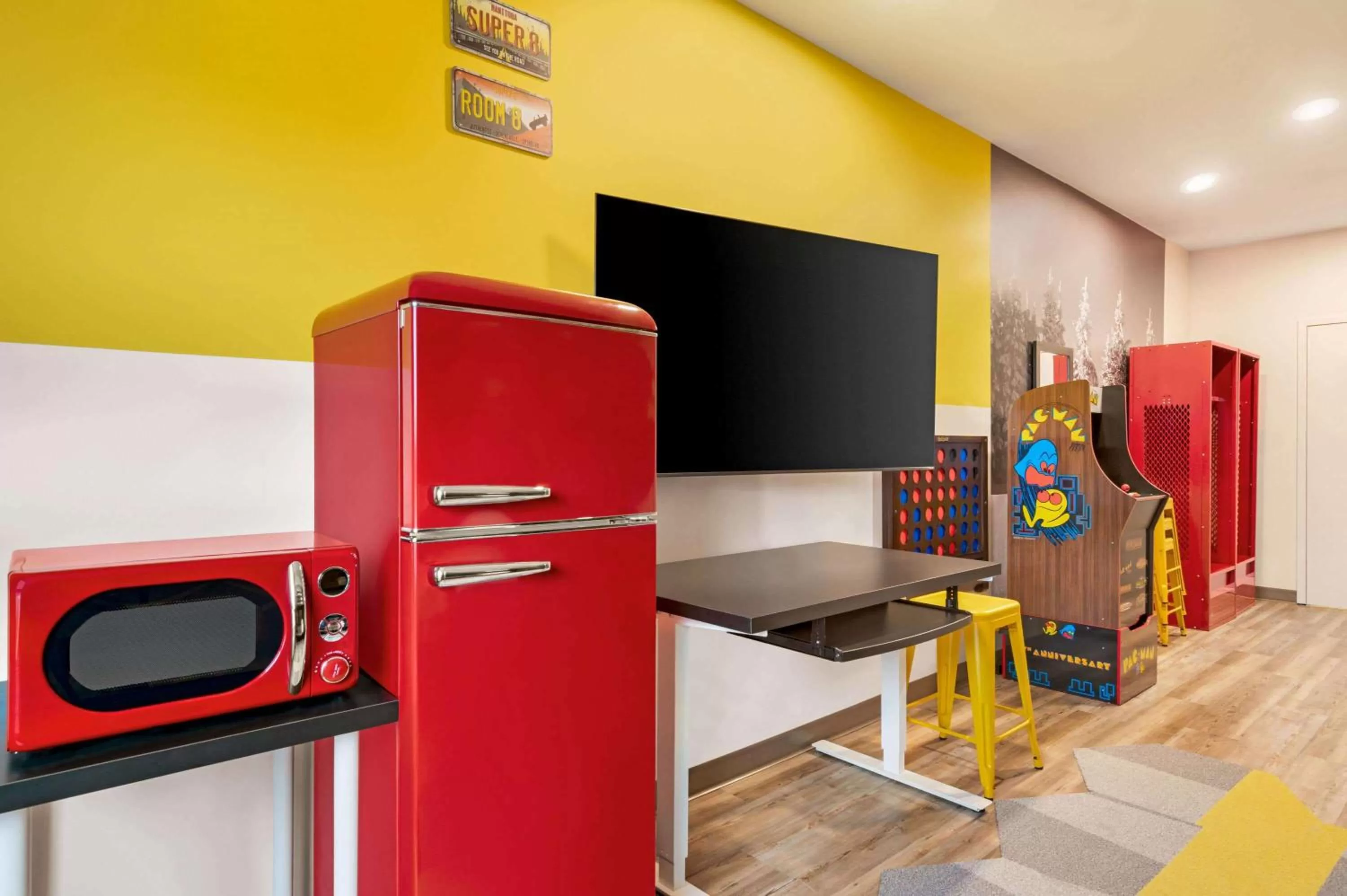 RM8 Concept room with 2 Bunk Beds, Non-Smoking in Super 8 by Wyndham Thompson