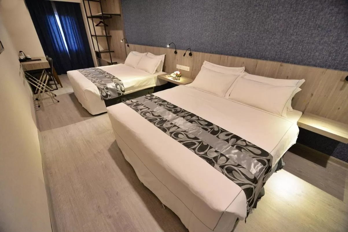 Superior Family Room in Diamond Inn