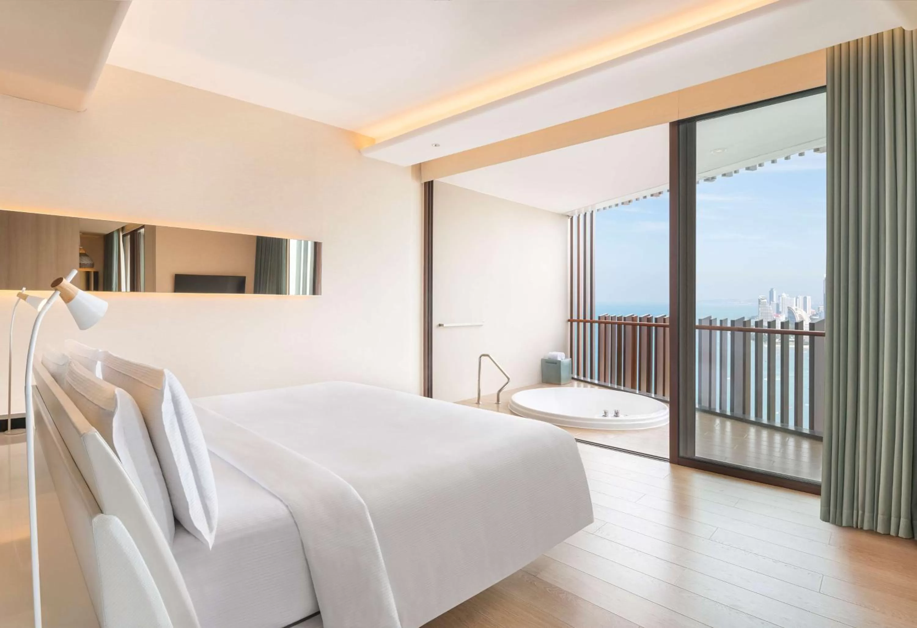 King Premium Ocean Suite in Hilton Pattaya