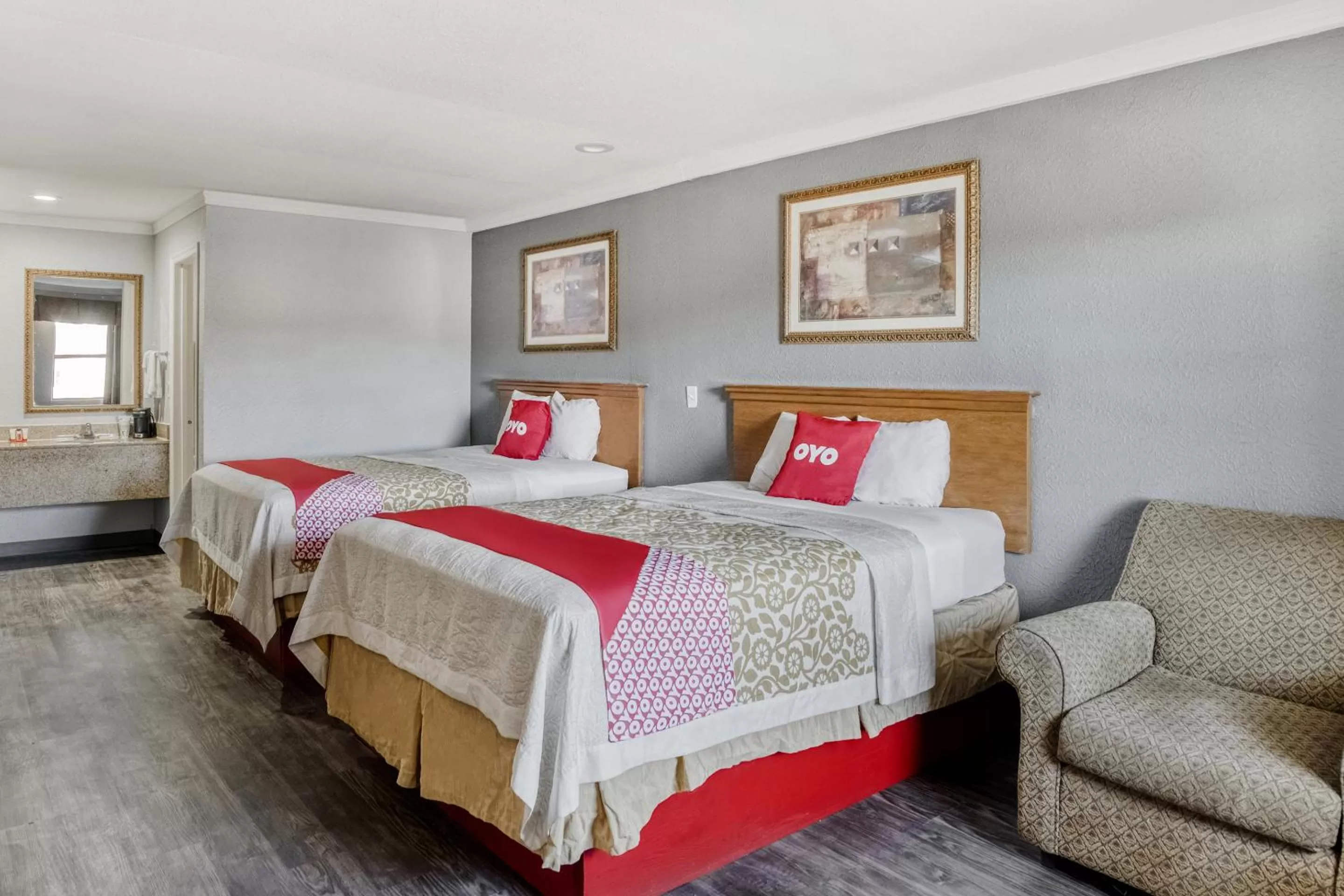 Queen Room with Two Queen Beds in OYO Hotel Pineville LA Hwy 165