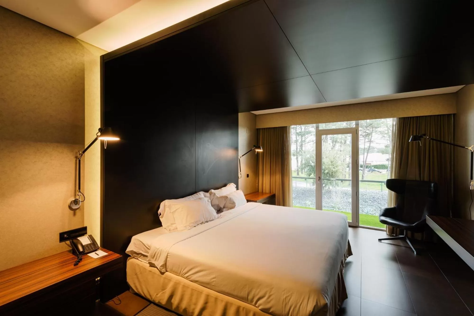 Double or Twin Room with Pool View in Evidencia Belverde Hotel