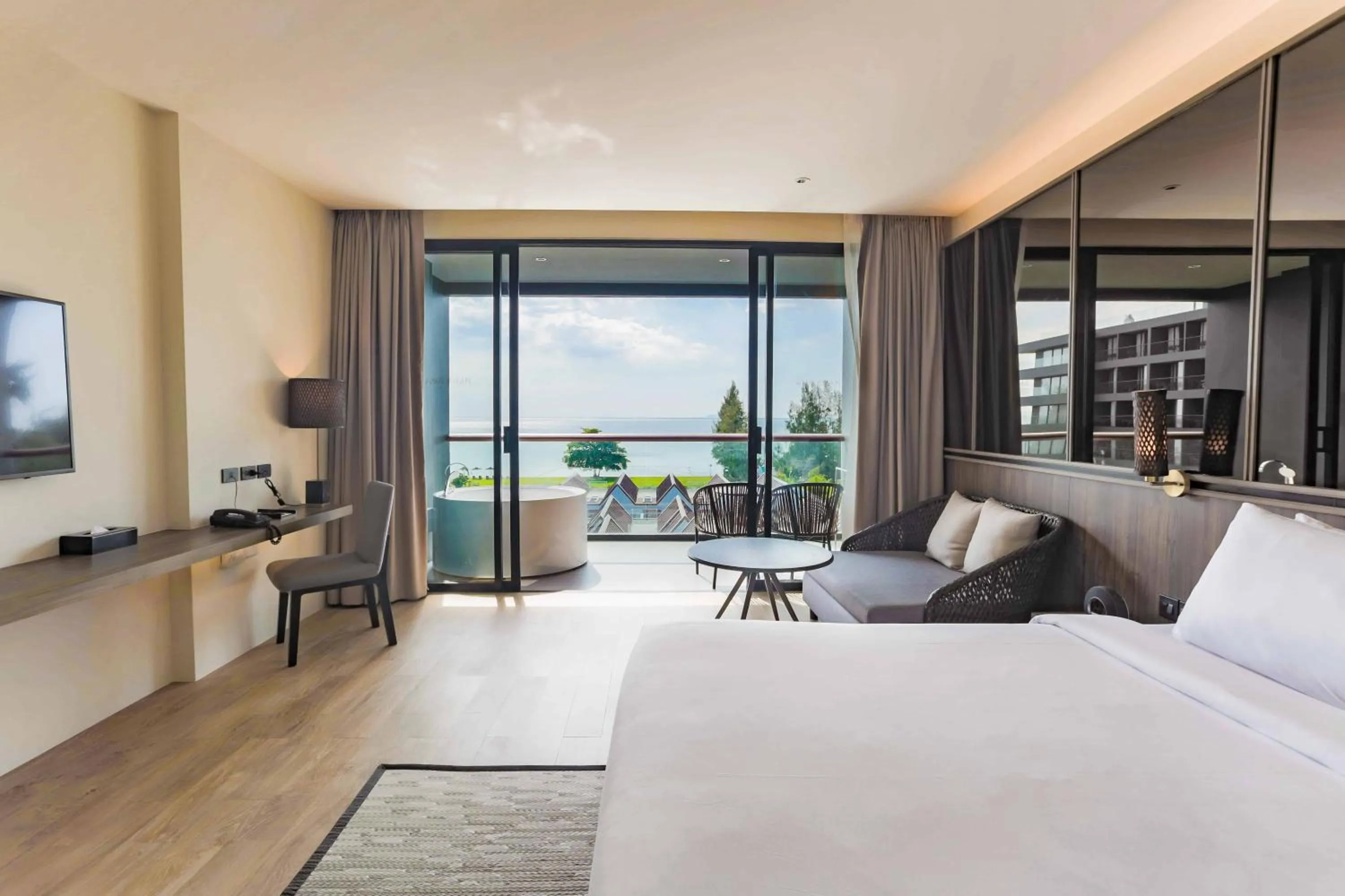 Oceanview Skybath King Room in Ana Anan Resort & Villas Pattaya