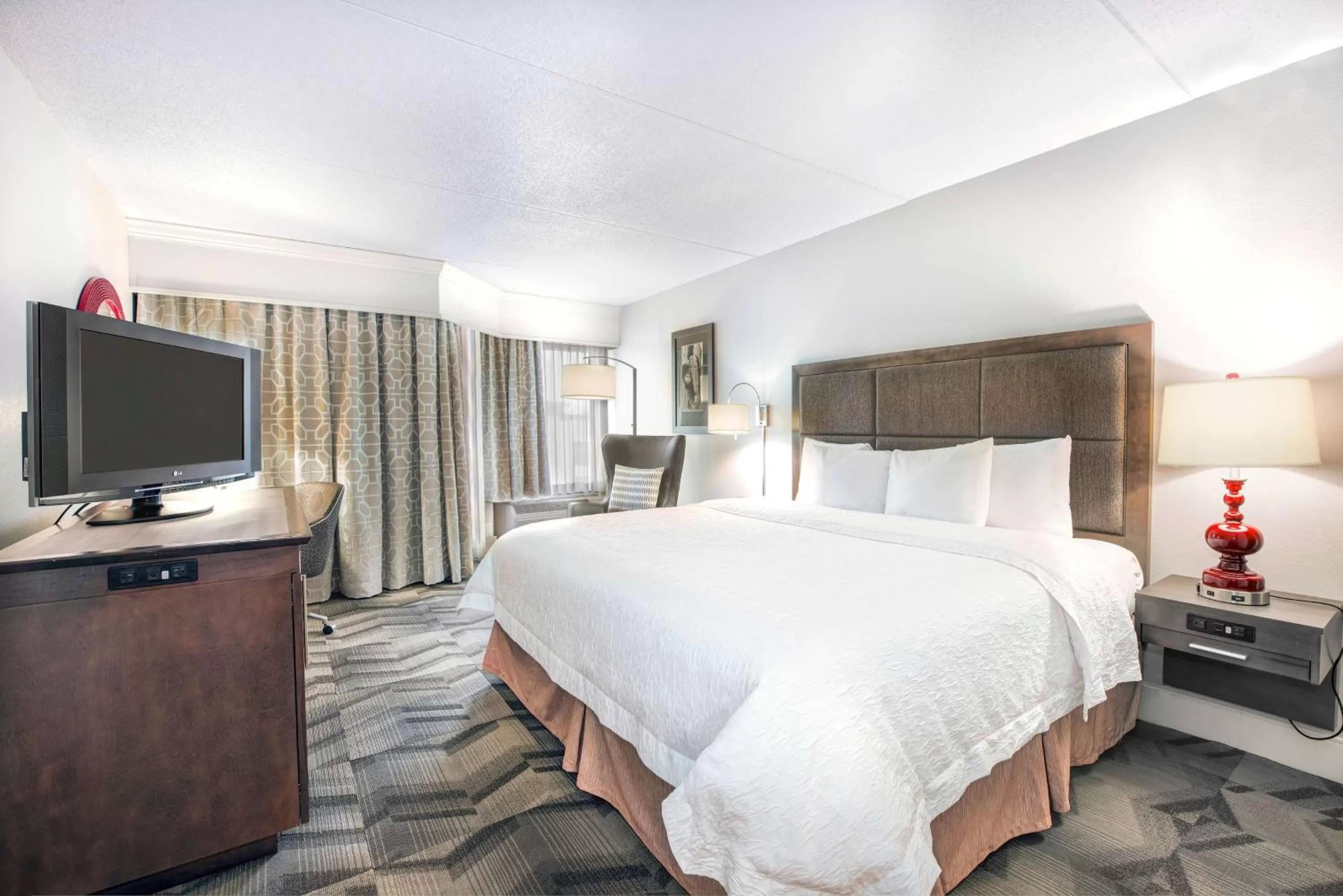 King Room - Mobility Access/Non-Smoking in Hampton Inn & Suites Atlanta-Galleria