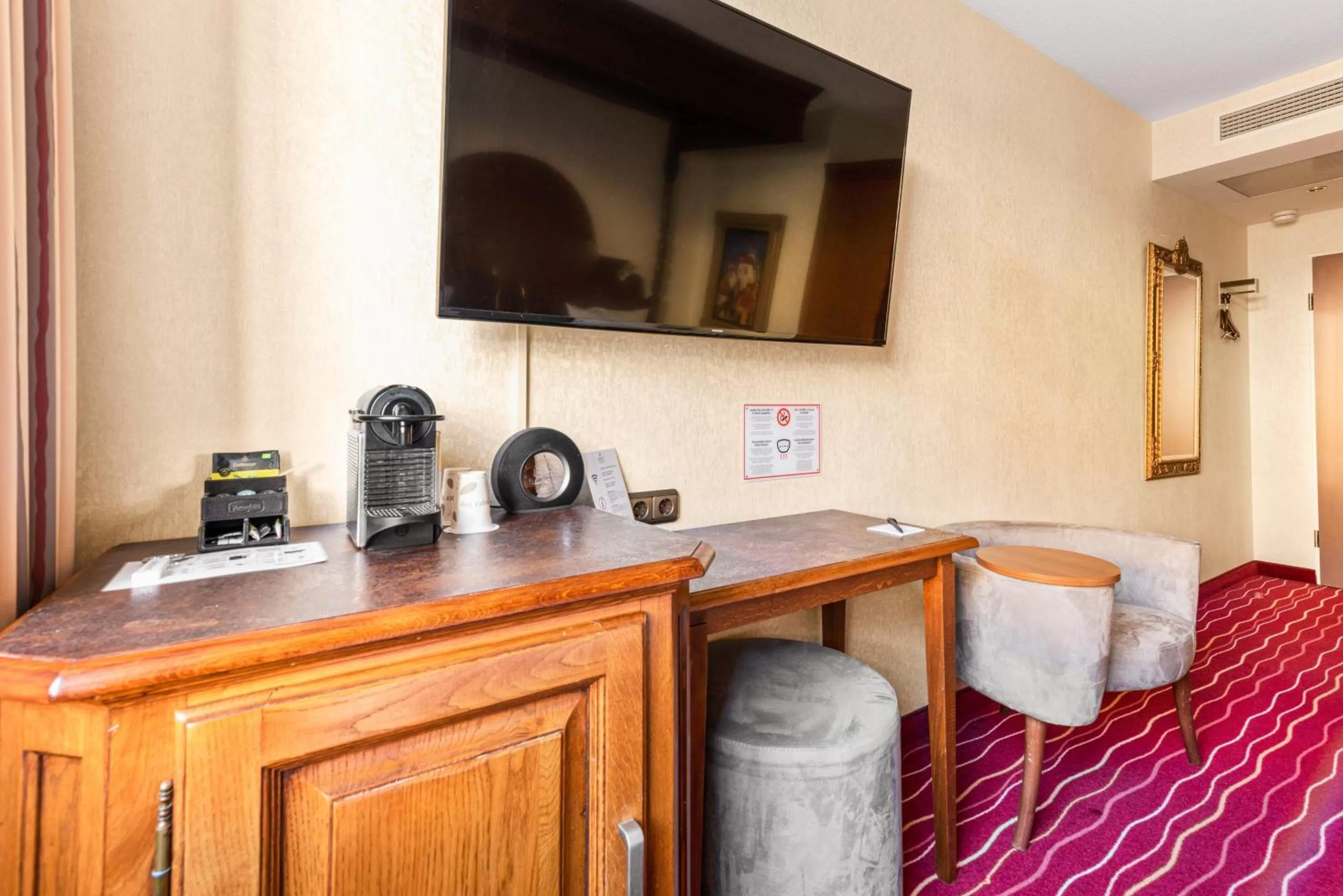 Club Double Room with Quiet Courtyard View in King's Hotel First Class
