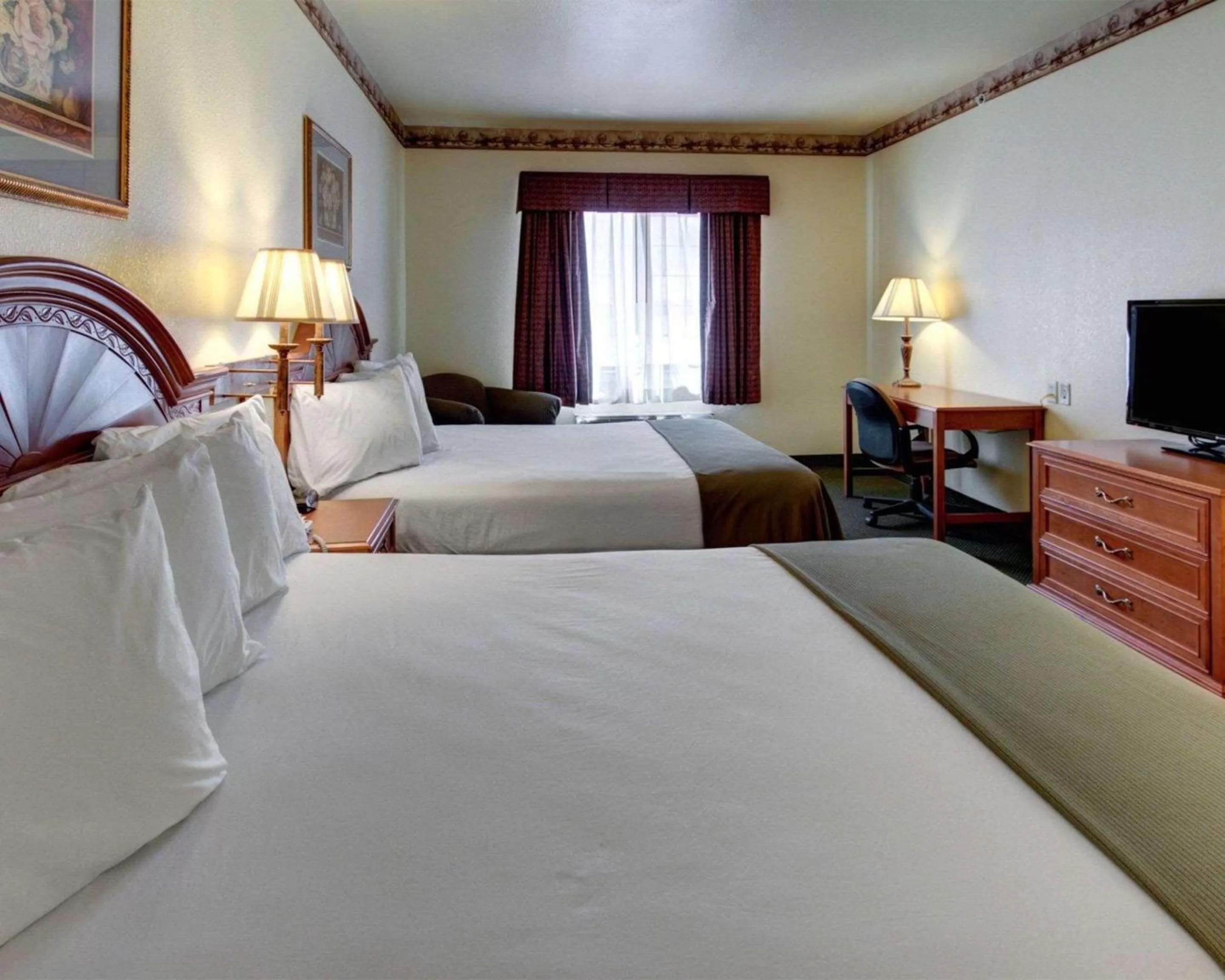 Queen Room with Two Queen Beds - Non-Smoking in Quality Inn & Suites Glen Rose