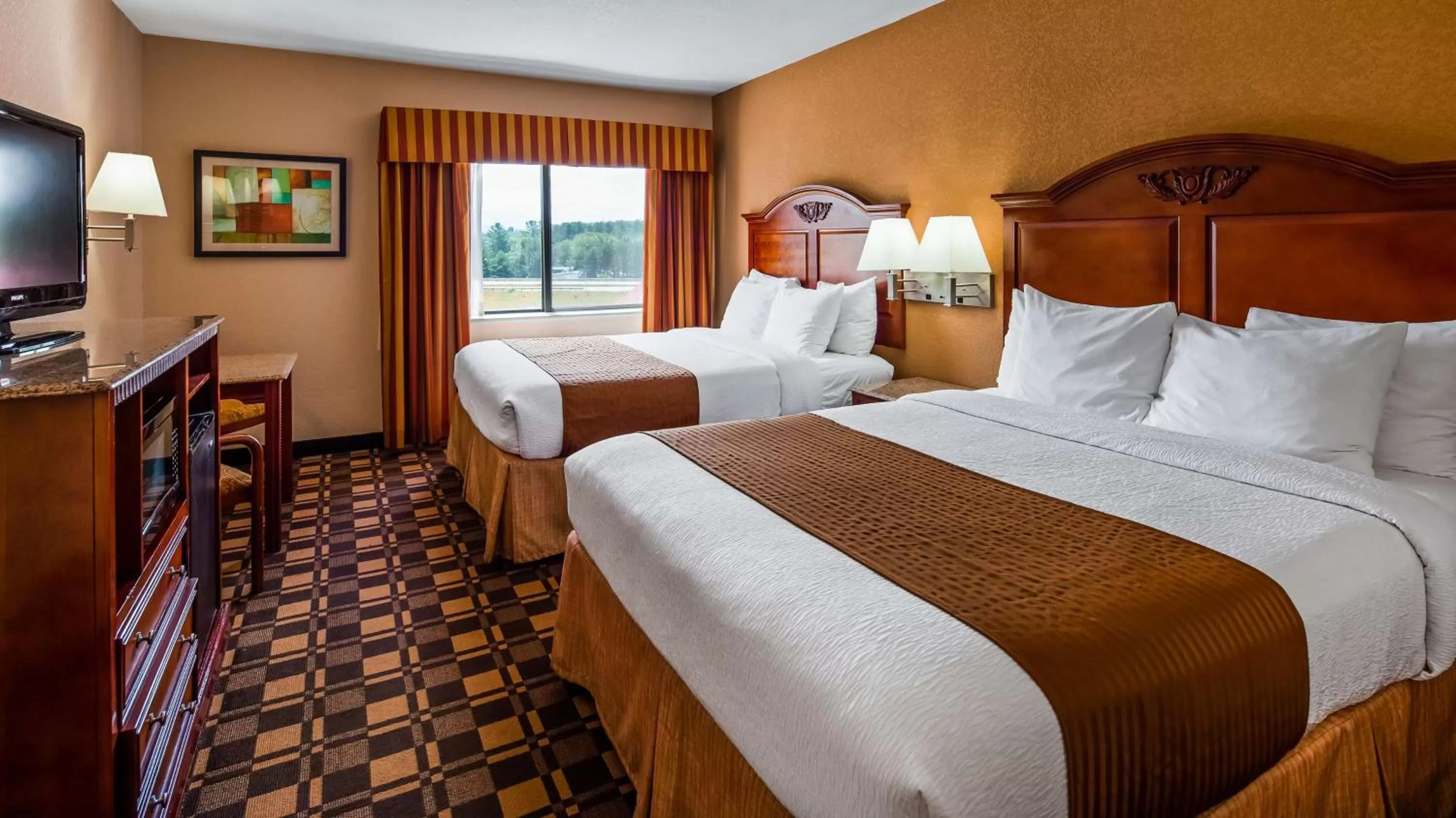Queen Room with Two Queen Beds - Pet-Friendly/Non-Smoking Mountain Side in Best Western White Mountain Inn