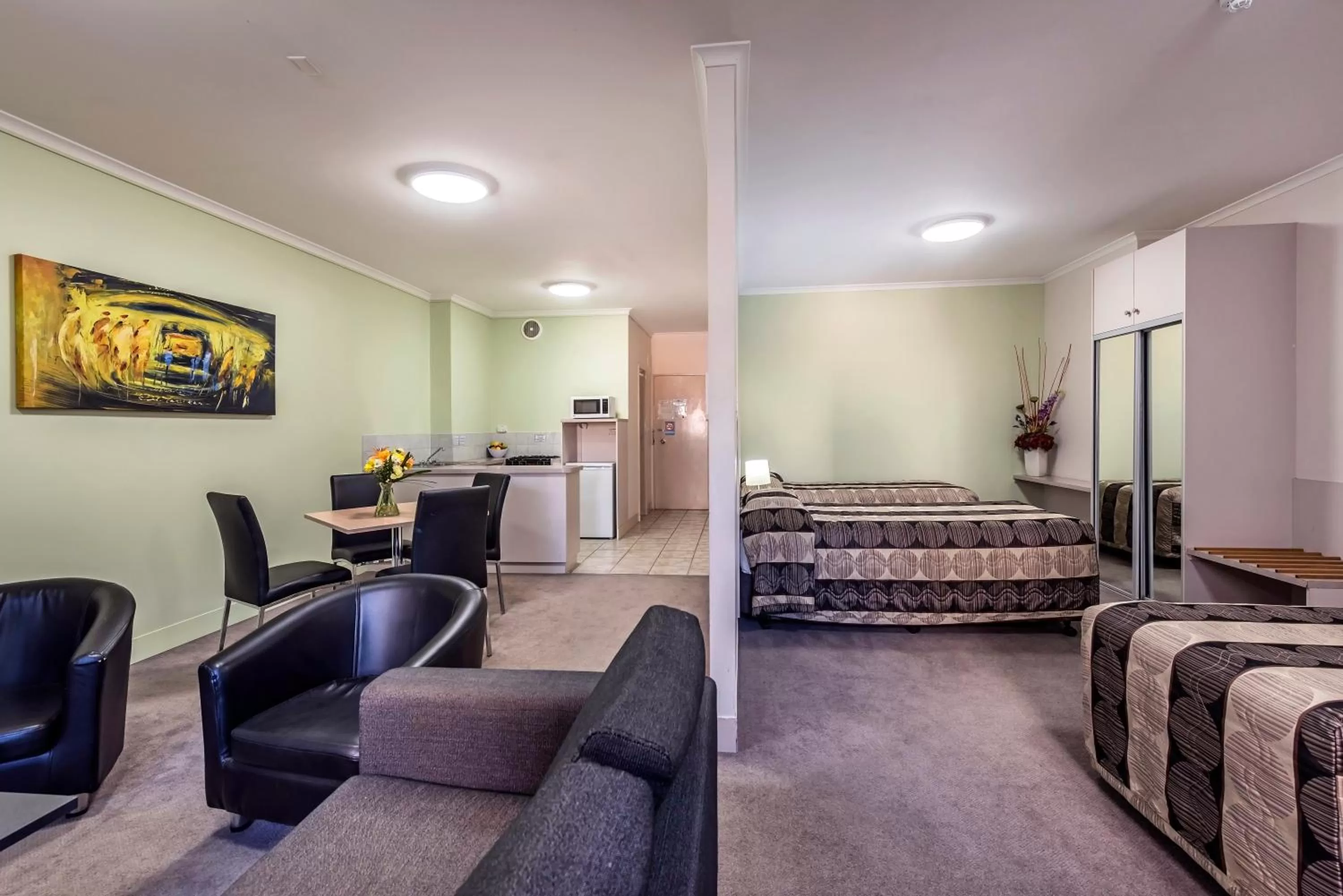 Open Plan Suite in Comfort Inn & Suites Goodearth Perth