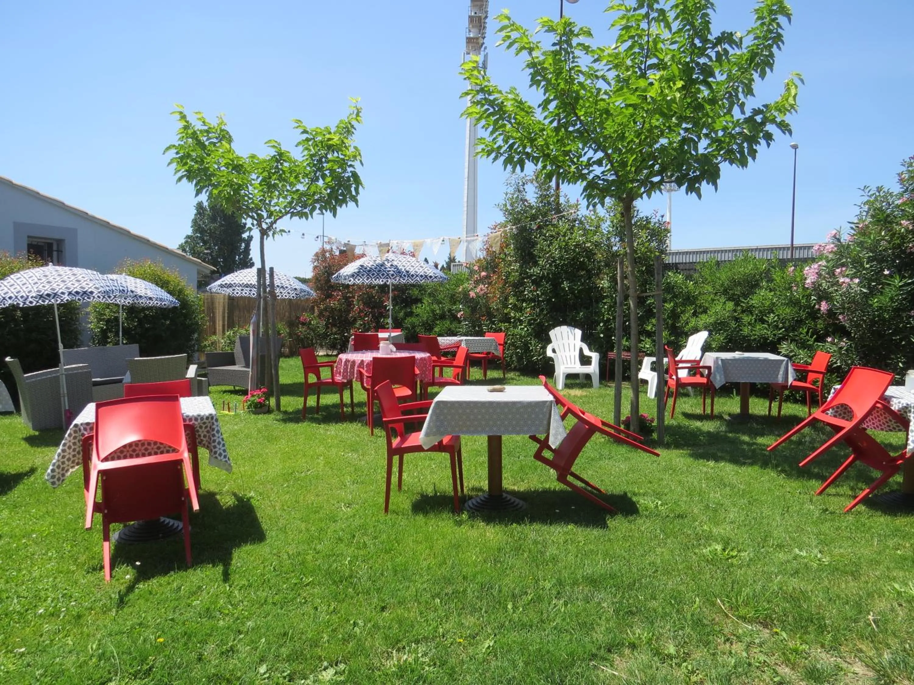 Restaurant/places to eat in Hôtel Kyriad Cap Sud