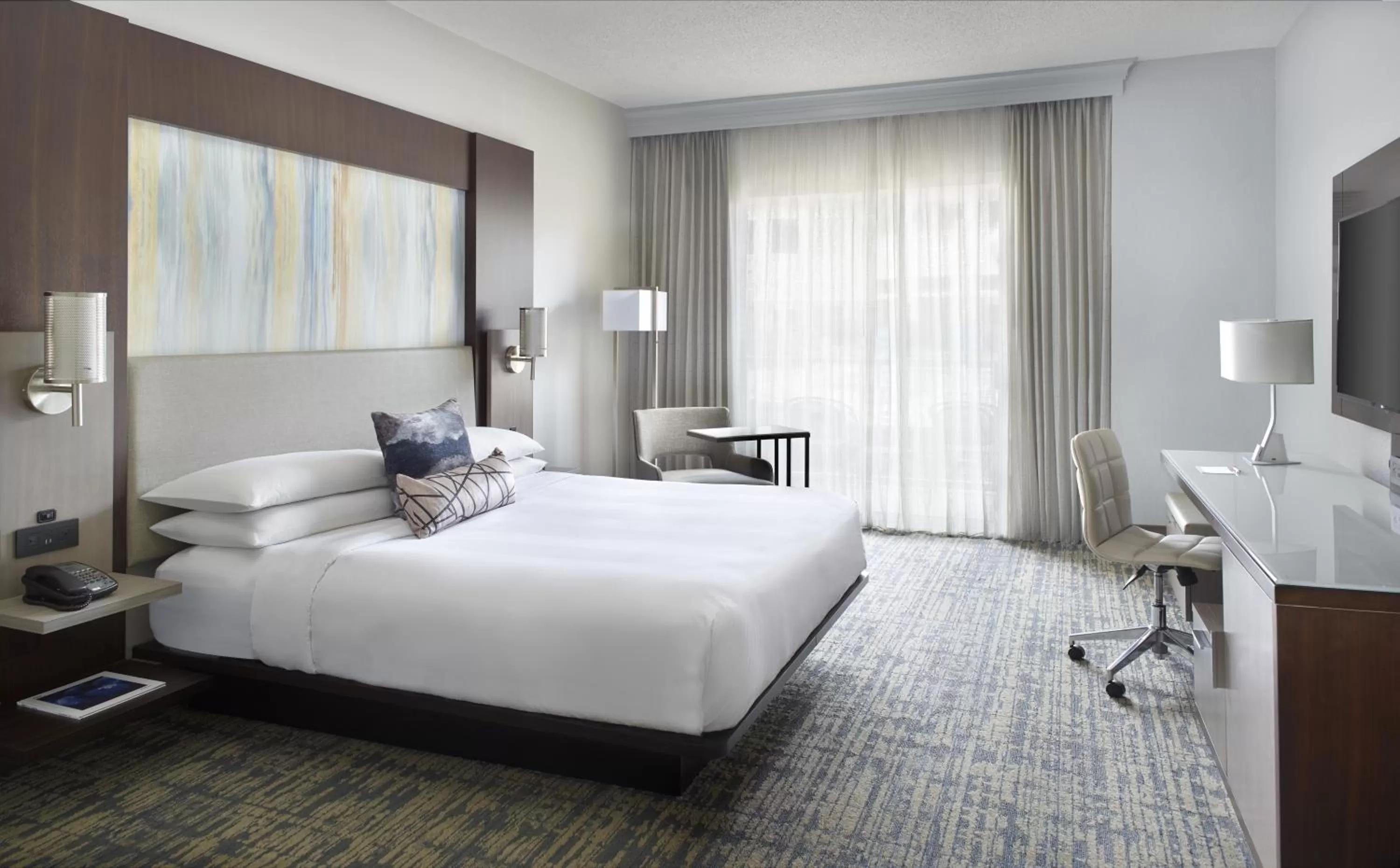 King Room - Disability Access in Atlanta Evergreen Lakeside Resort