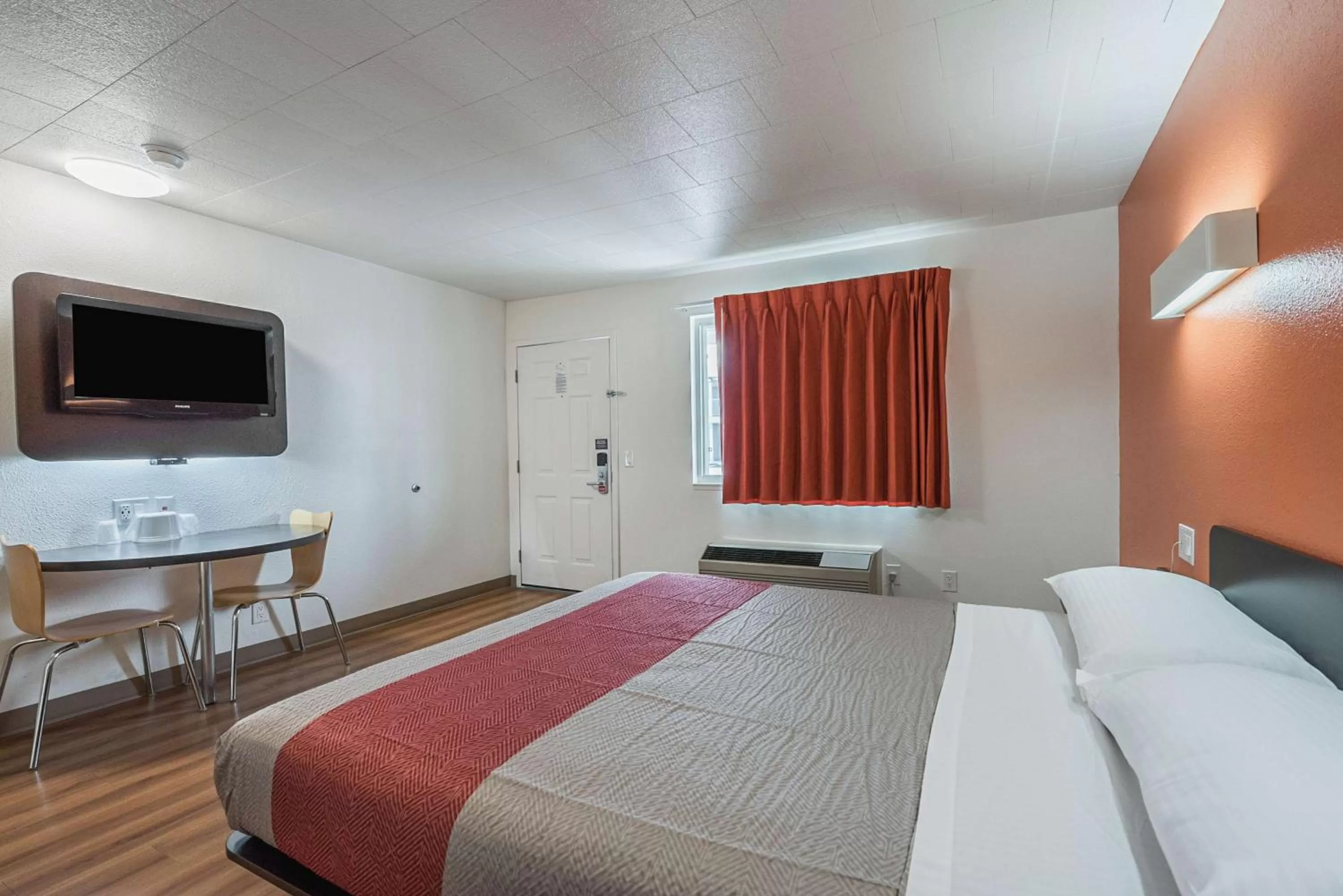 Queen Room - single occupancy - Smoking in Motel 6-Fallon, NV