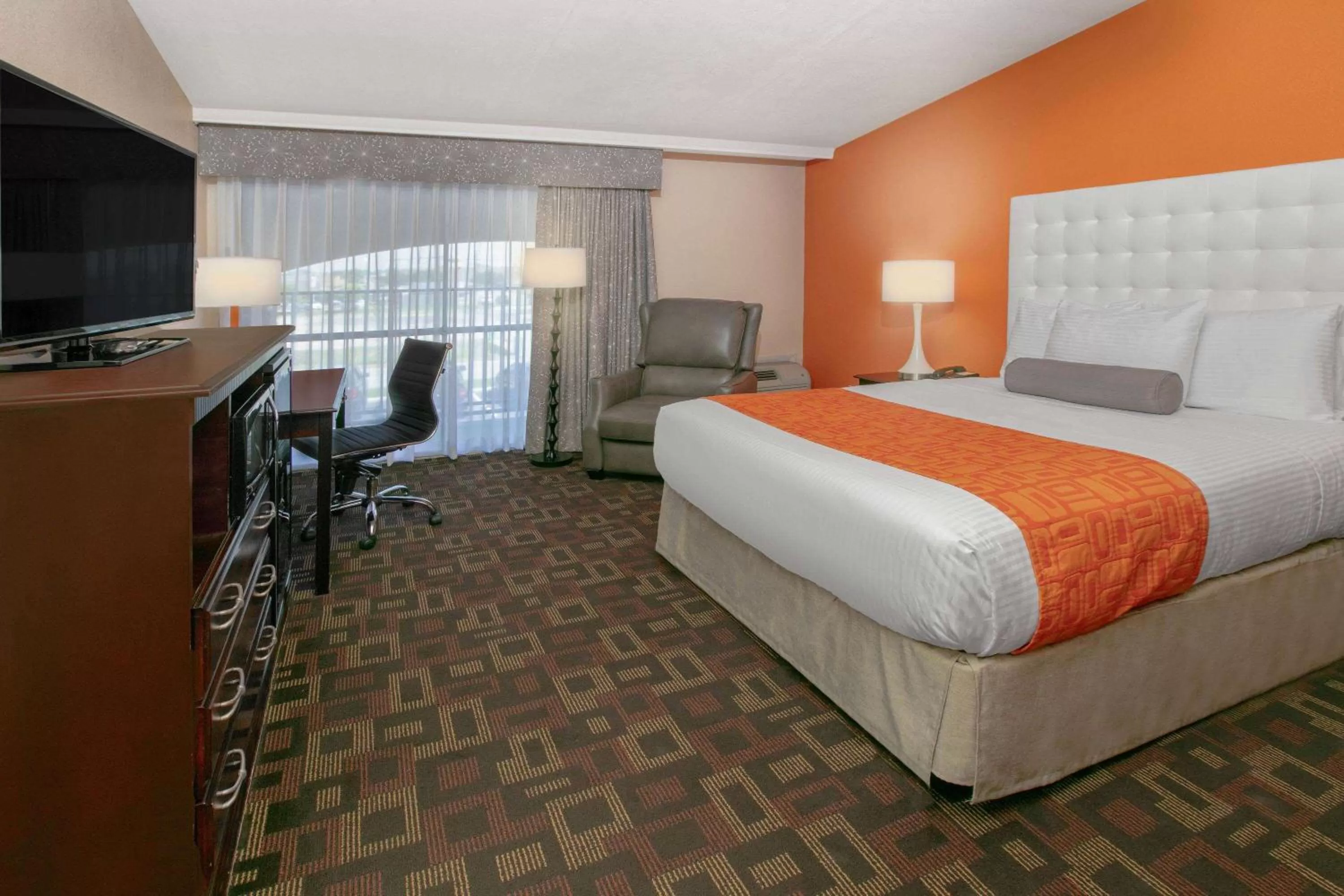 Business Queen Room - Non-Smoking in Howard Johnson by Wyndham Oklahoma City OKC Airport, Fairgrounds, I40