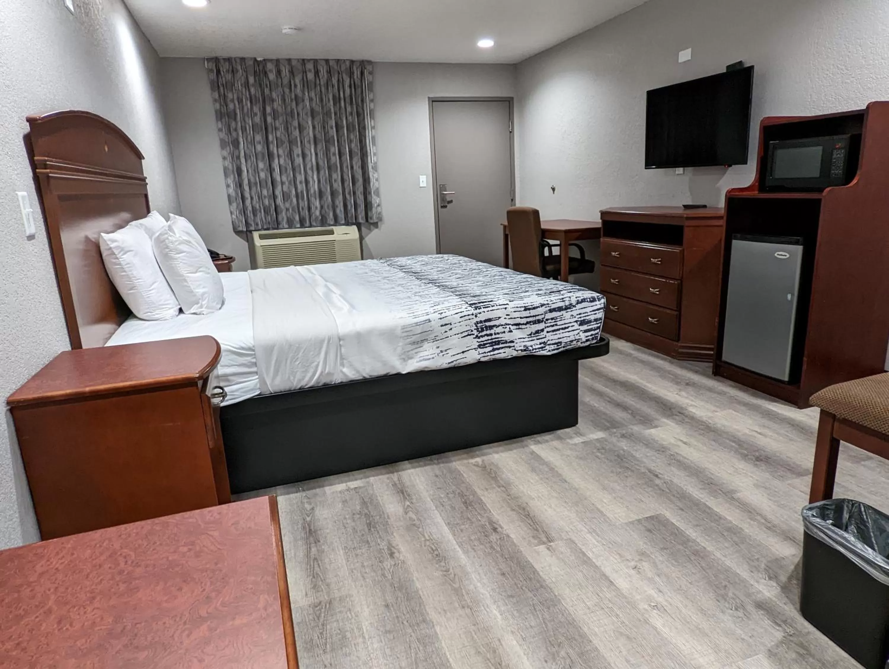 Deluxe King Room in OKC Hotel