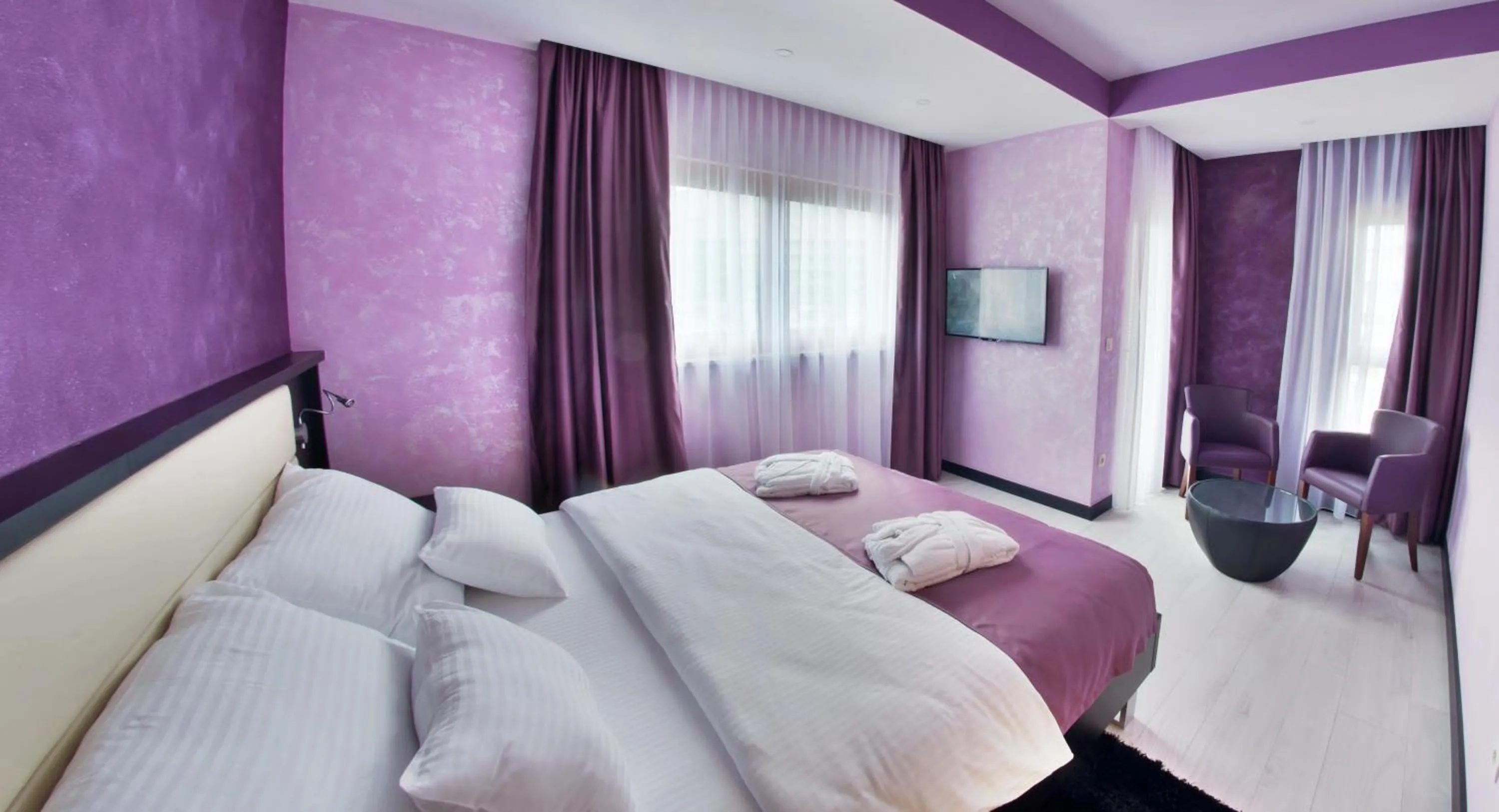 Suite with Balcony in Hotel Mostar